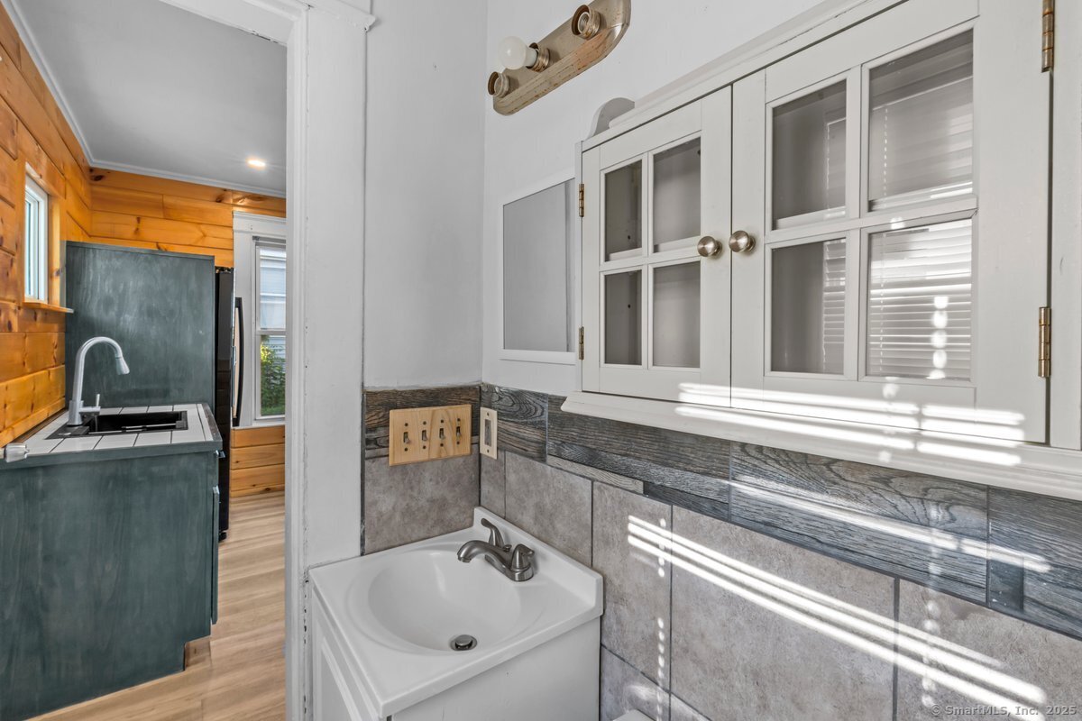 593 Cooke Street, Waterbury, Connecticut image 11