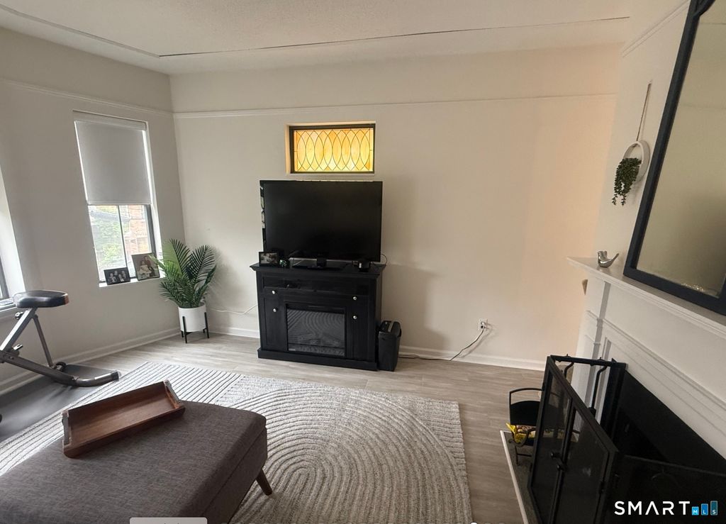 Photo of 16 Essex Street #5D, Hartford, CT 06114 (MLS # 24168265)