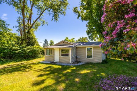Photo of 1 West Boulevard, East Hampton, CT 06424 (MLS # 24181020)