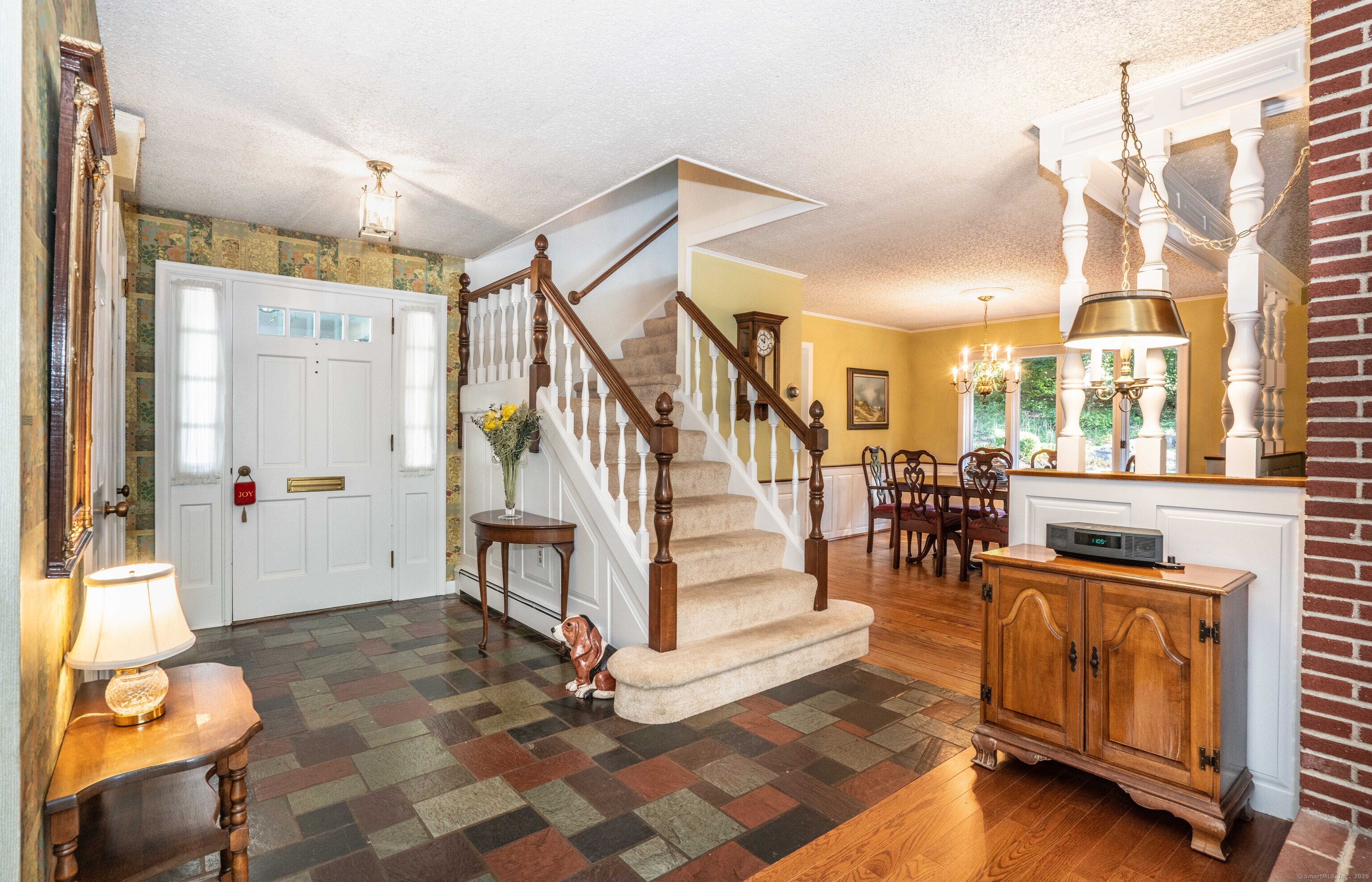 West Hartford, Connecticut 06107, United States, 4 Bedrooms Bedrooms, ,3 BathroomsBathrooms,Residential,Pending,208242