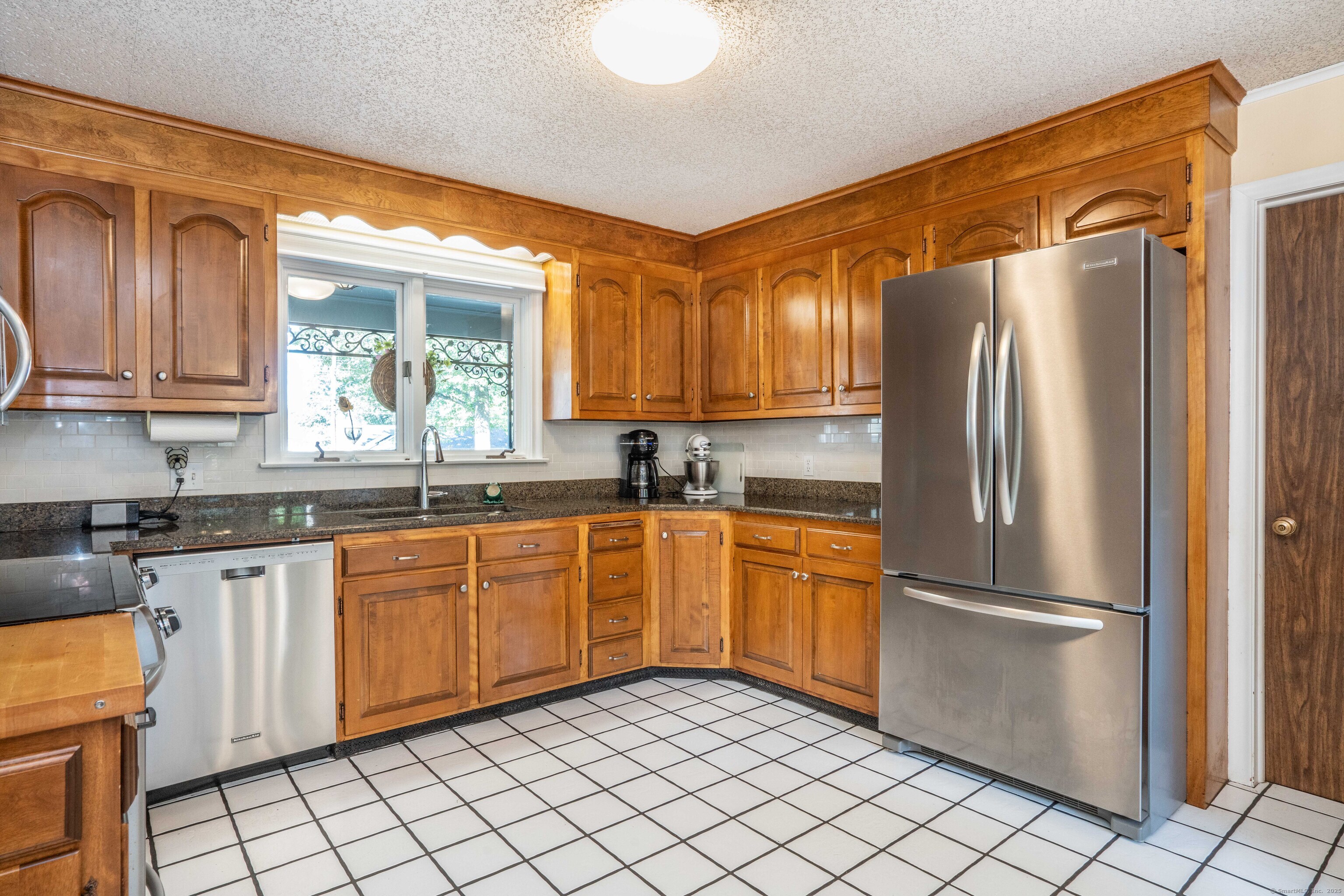 West Hartford, Connecticut 06107, United States, 4 Bedrooms Bedrooms, ,3 BathroomsBathrooms,Residential,Pending,208242