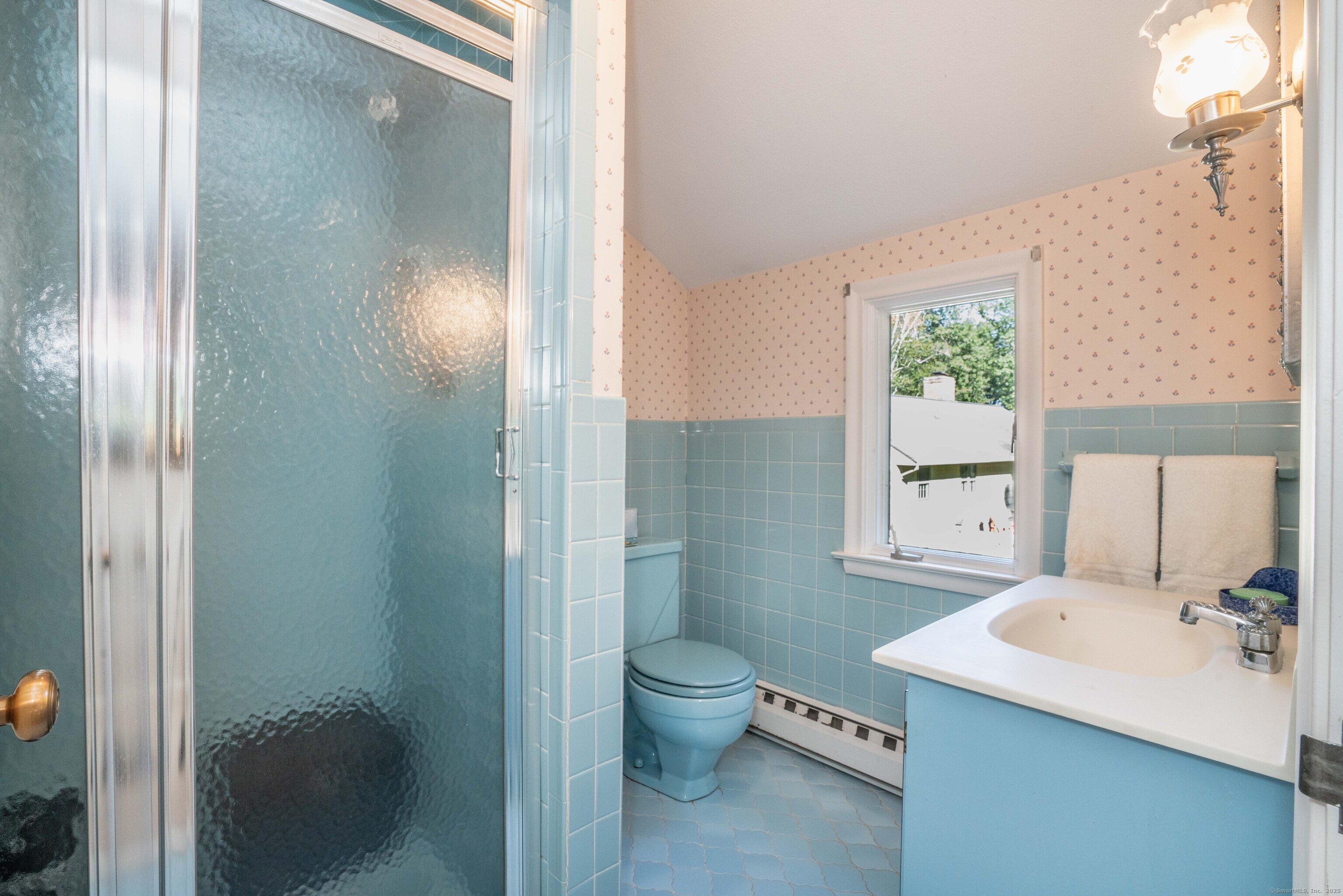 West Hartford, Connecticut 06107, United States, 4 Bedrooms Bedrooms, ,3 BathroomsBathrooms,Residential,Pending,208242