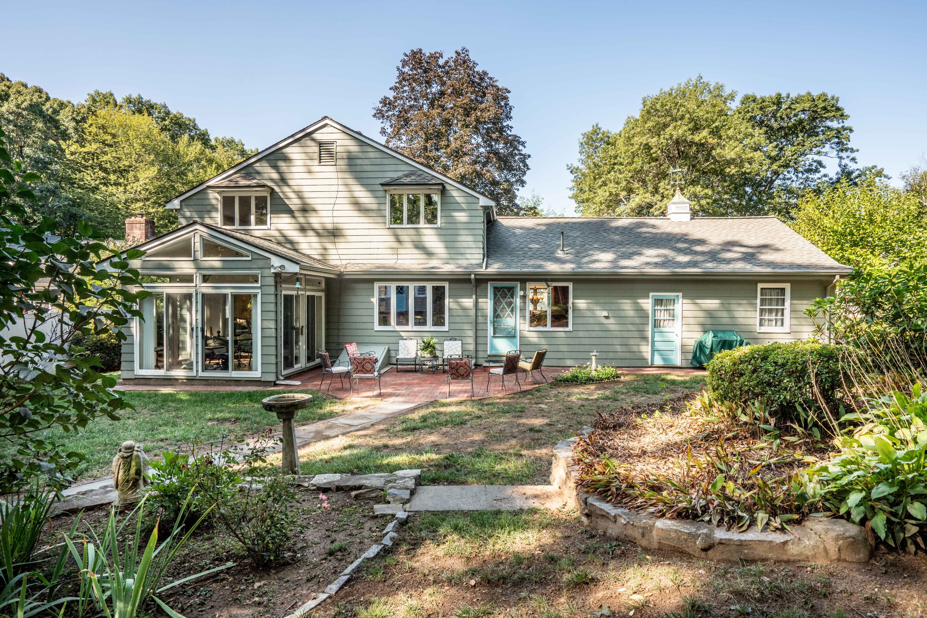 West Hartford, Connecticut 06107, United States, 4 Bedrooms Bedrooms, ,3 BathroomsBathrooms,Residential,Pending,208242