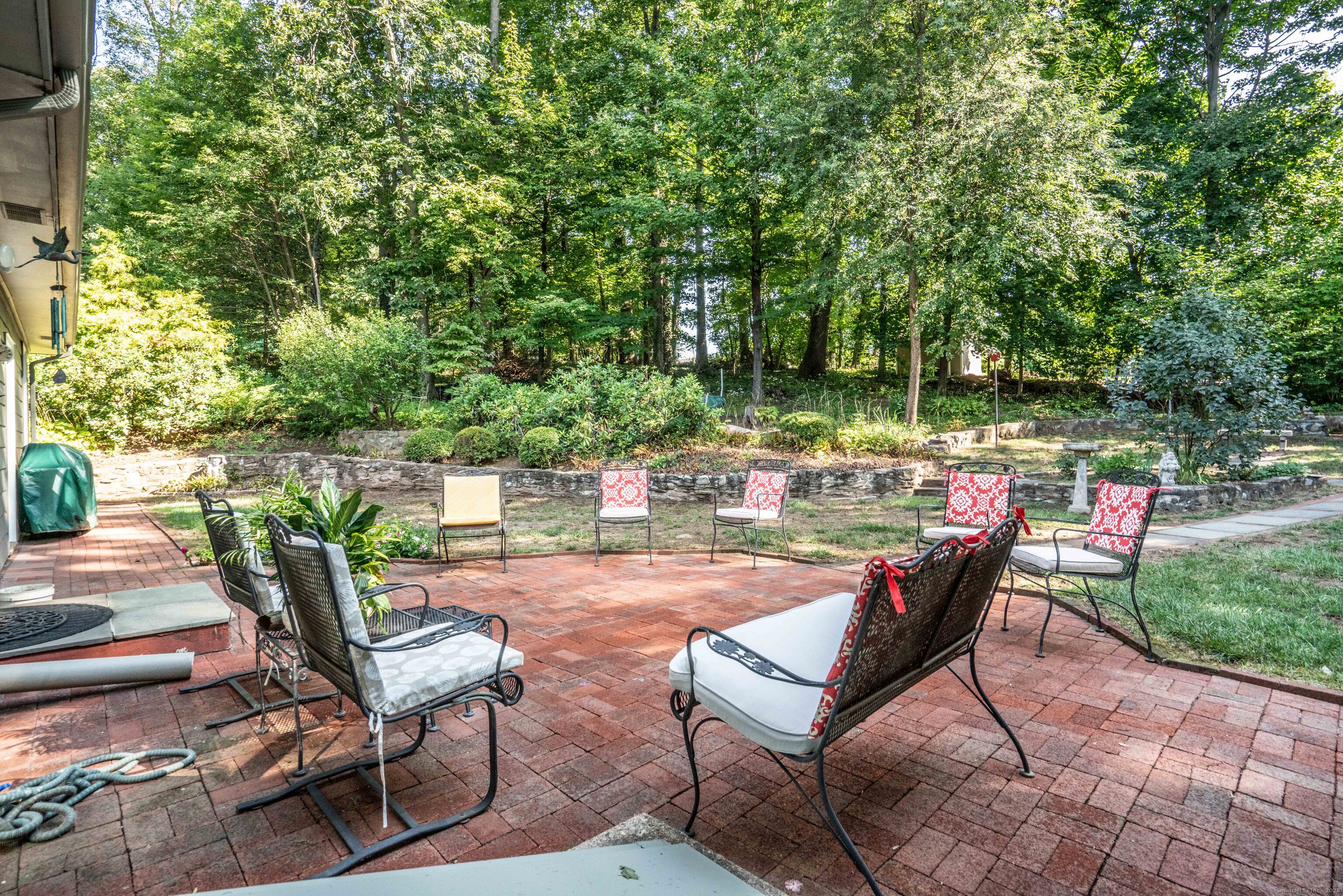 West Hartford, Connecticut 06107, United States, 4 Bedrooms Bedrooms, ,3 BathroomsBathrooms,Residential,Pending,208242