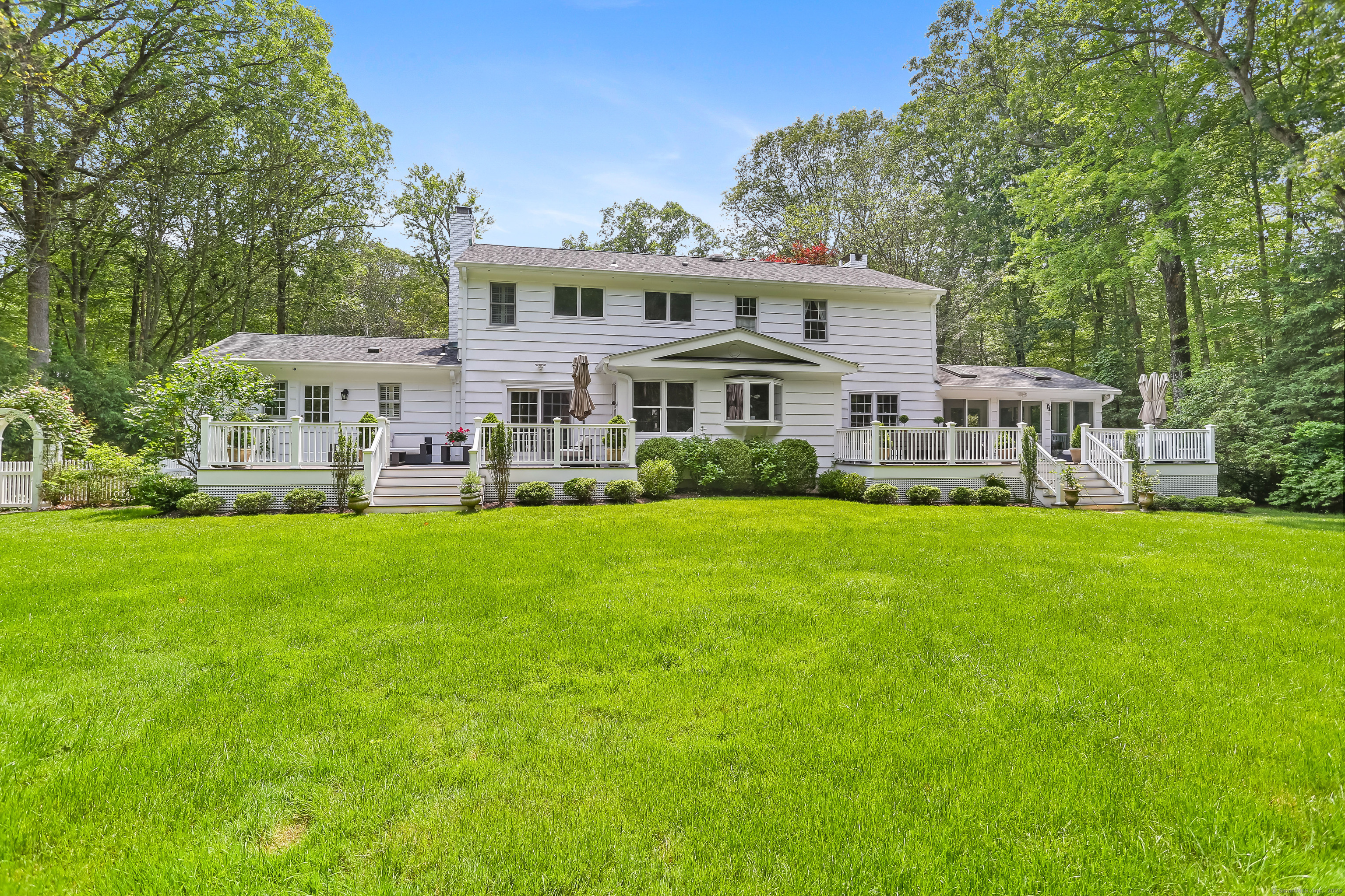 New Canaan, Connecticut 06840, United States, 4 Bedrooms Bedrooms, ,3 BathroomsBathrooms,Residential,Pending,150632