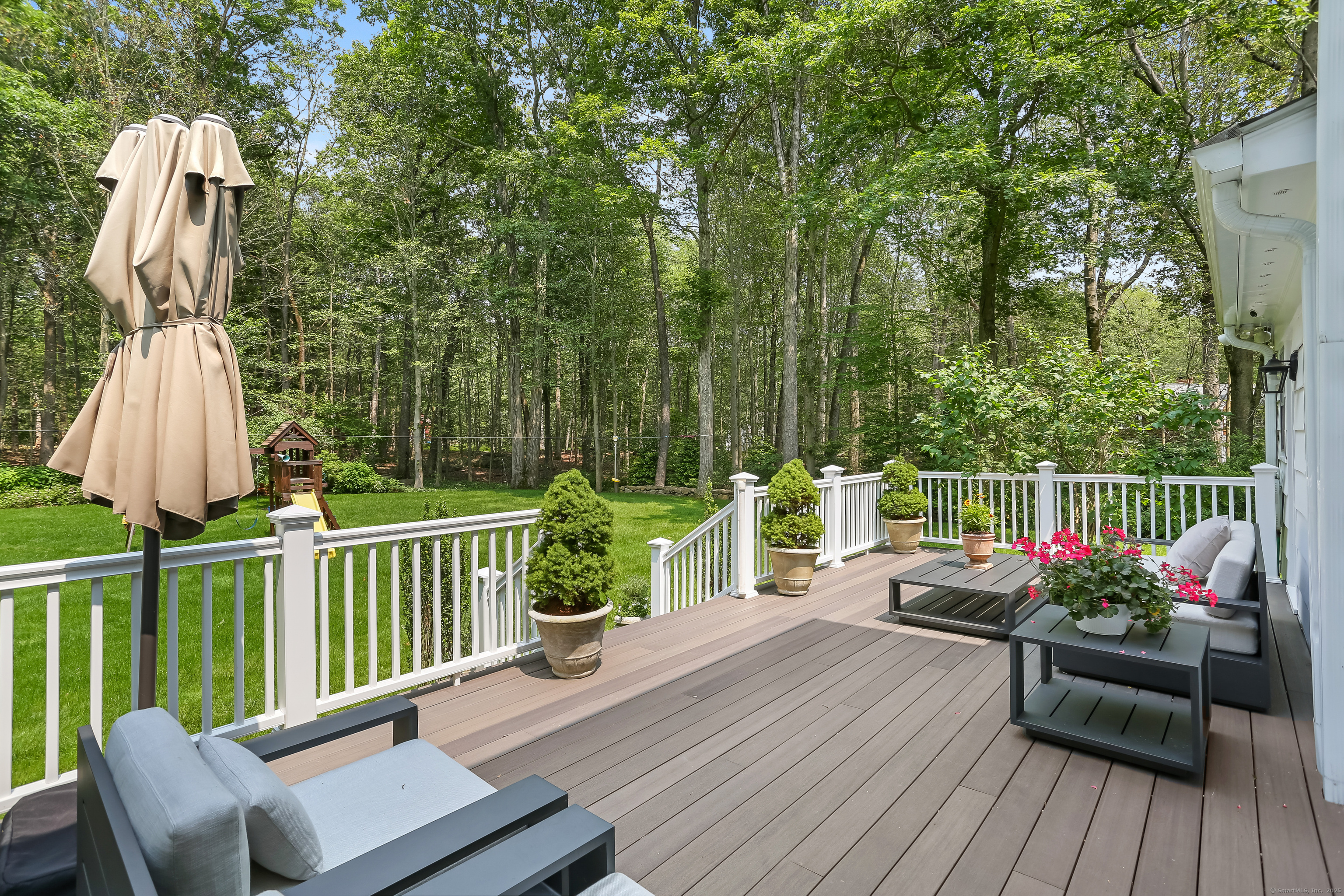 New Canaan, Connecticut 06840, United States, 4 Bedrooms Bedrooms, ,3 BathroomsBathrooms,Residential,Pending,150632