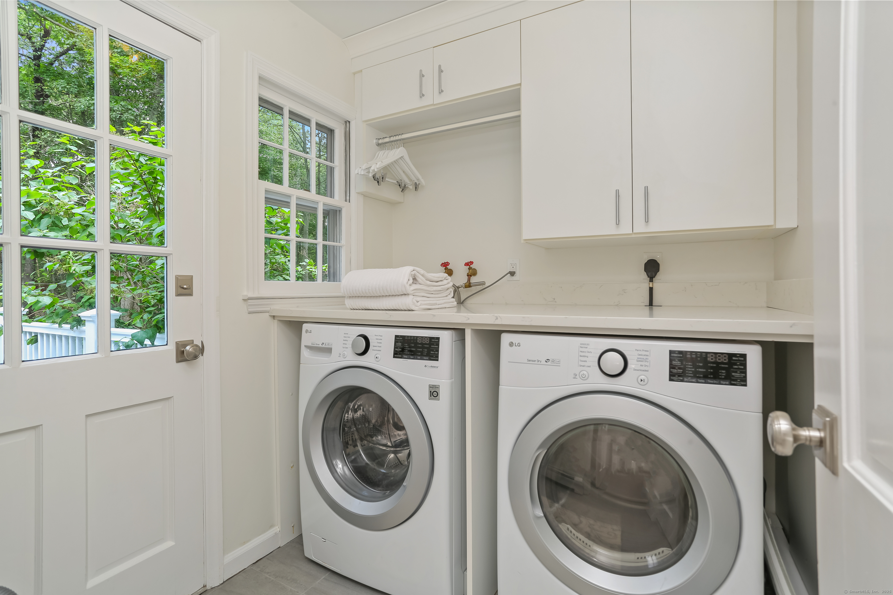 New Canaan, Connecticut 06840, United States, 4 Bedrooms Bedrooms, ,3 BathroomsBathrooms,Residential,Pending,150632