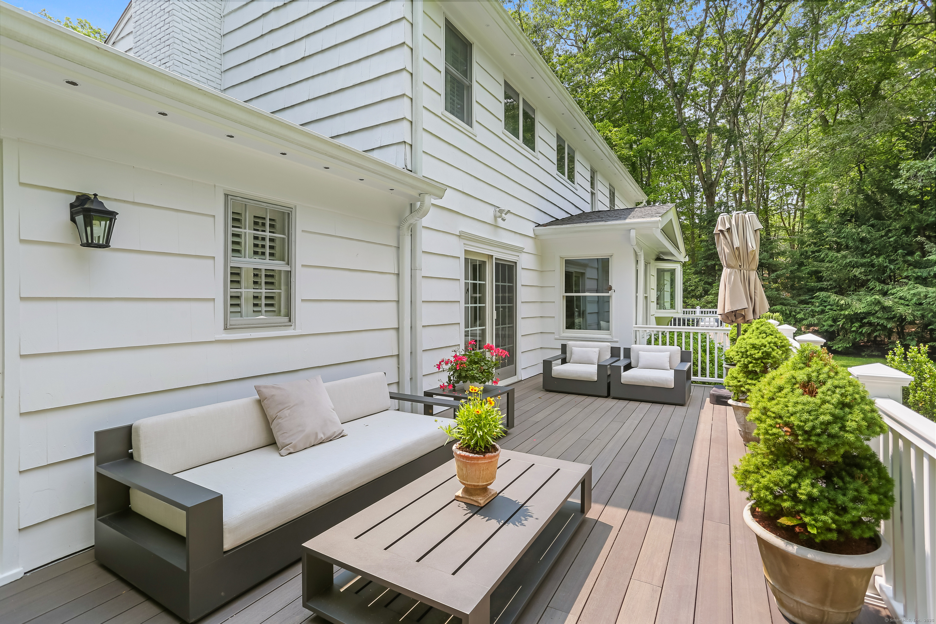 New Canaan, Connecticut 06840, United States, 4 Bedrooms Bedrooms, ,3 BathroomsBathrooms,Residential,Pending,150632