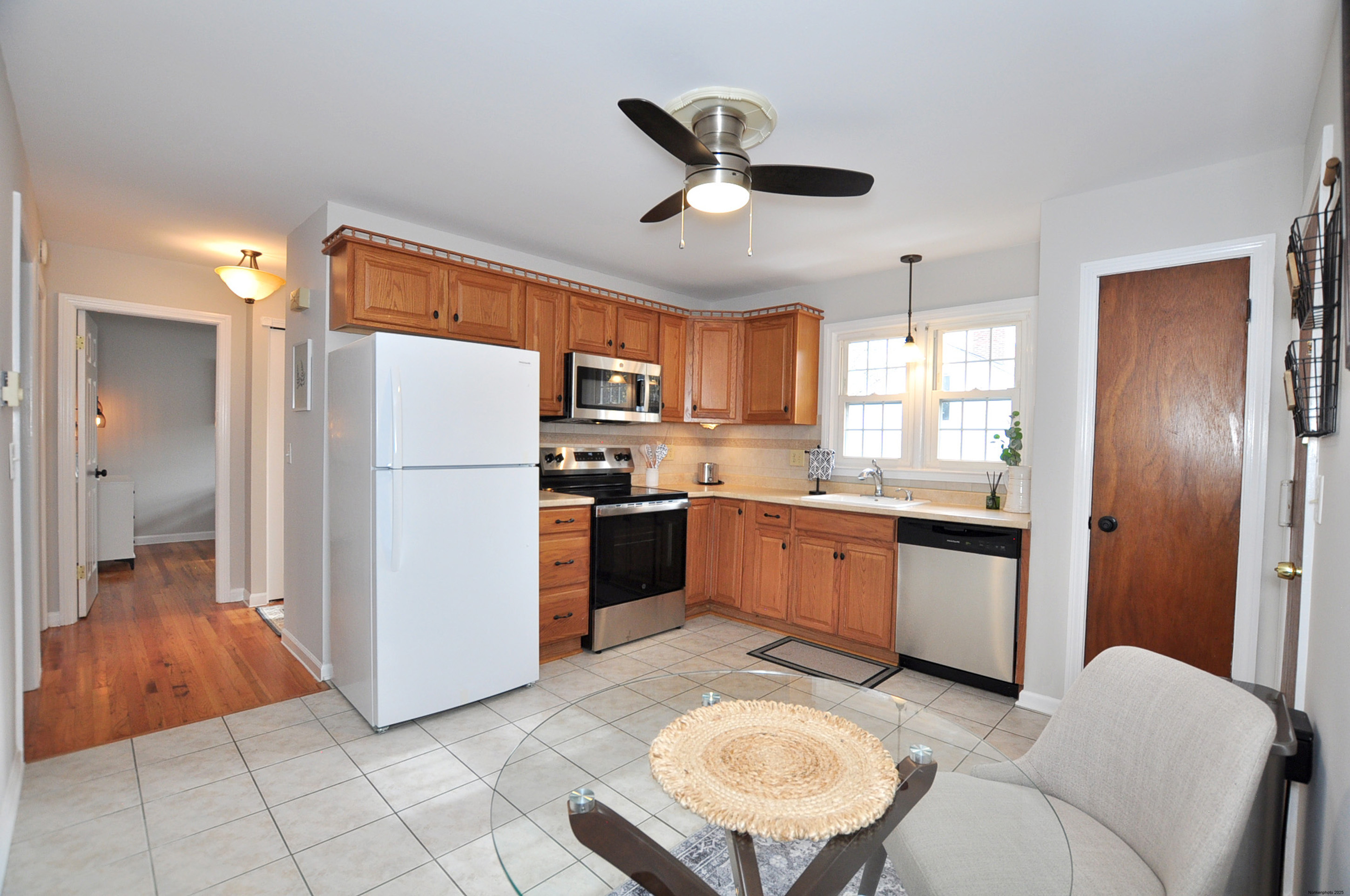 Simsbury, Connecticut 06081, United States, 2 Bedrooms Bedrooms, ,1 BathroomBathrooms,Residential,Coming Soon,238288