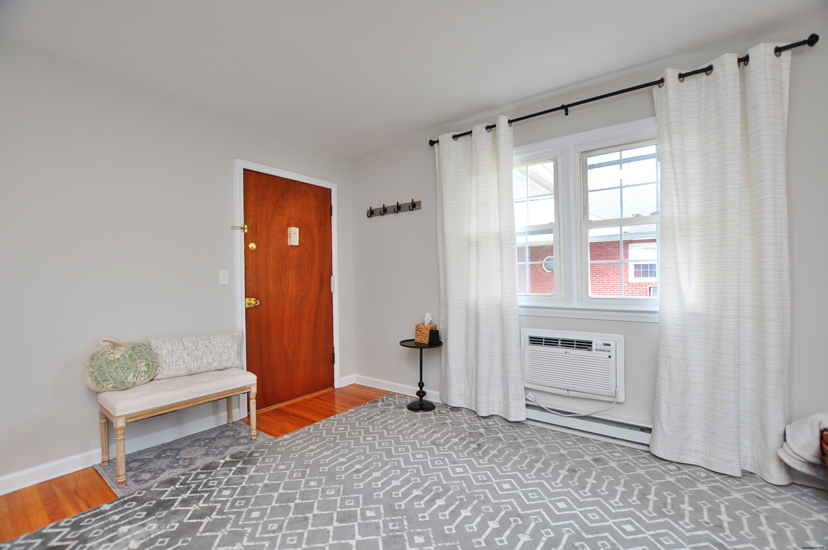 Simsbury, Connecticut 06081, United States, 2 Bedrooms Bedrooms, ,1 BathroomBathrooms,Residential,Coming Soon,238288