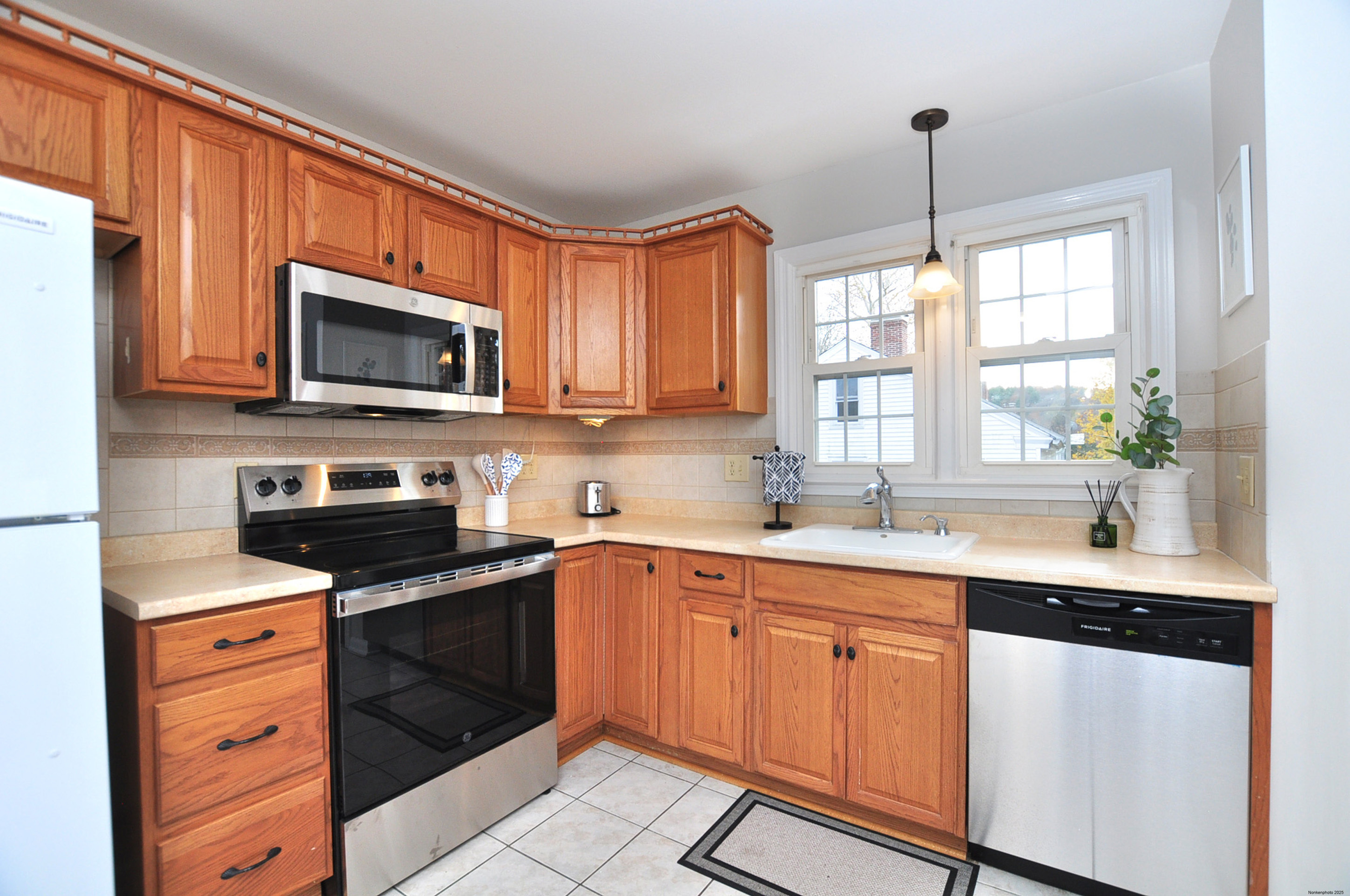 Simsbury, Connecticut 06081, United States, 2 Bedrooms Bedrooms, ,1 BathroomBathrooms,Residential,Coming Soon,238288