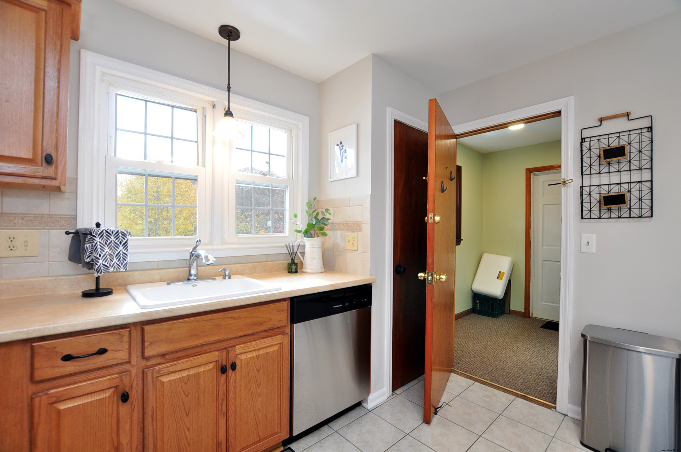 Simsbury, Connecticut 06081, United States, 2 Bedrooms Bedrooms, ,1 BathroomBathrooms,Residential,Coming Soon,238288