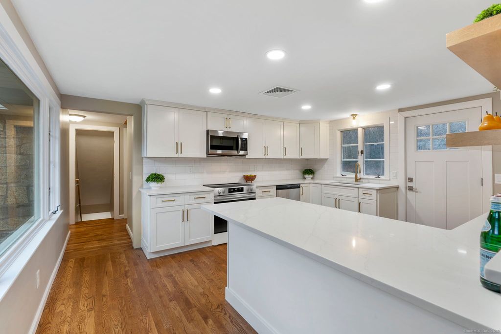 Photo of 474 Neipsic Road, Glastonbury, CT 06033 (MLS # 24141505)