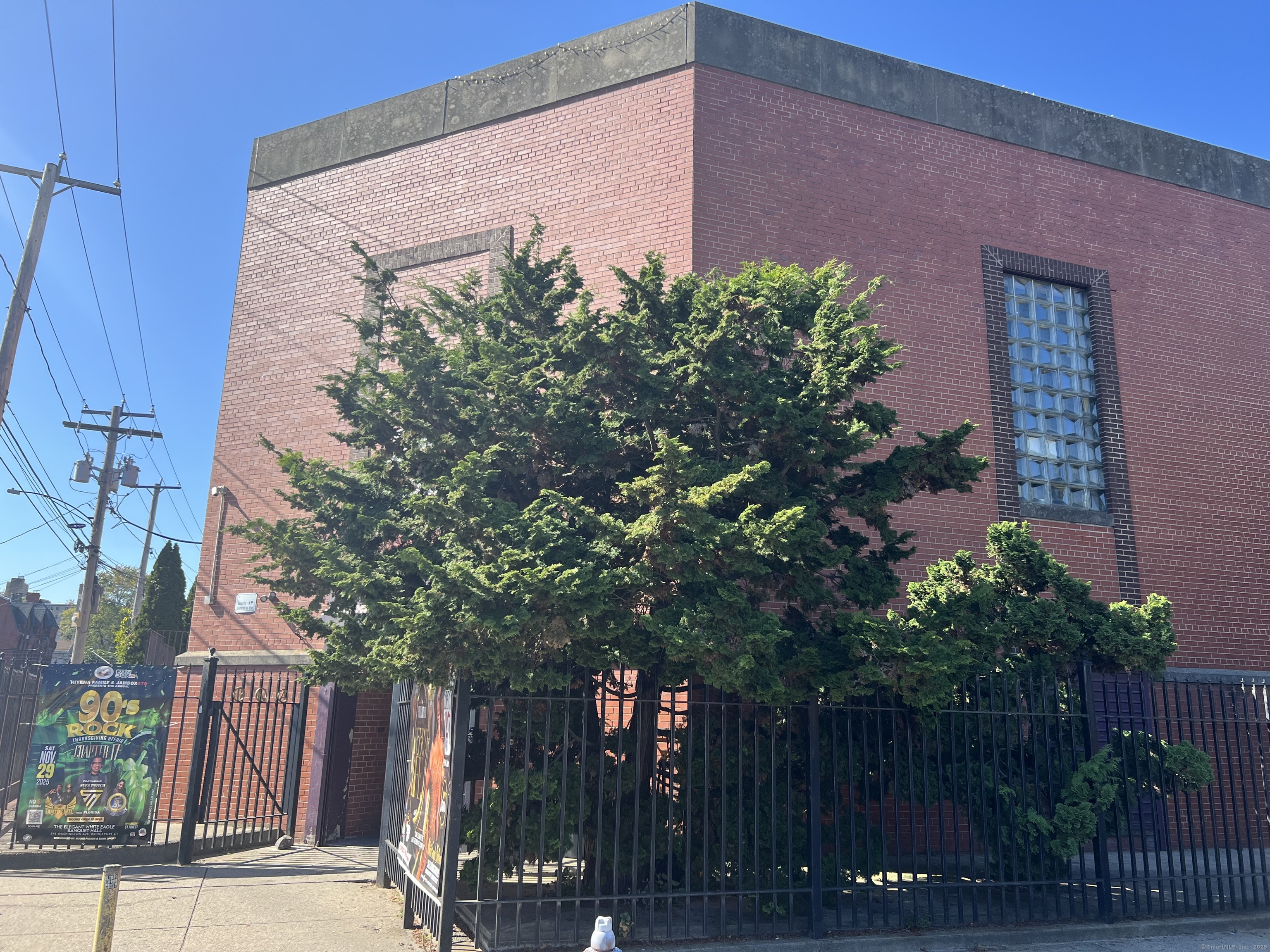 595 East Washington Avenue
