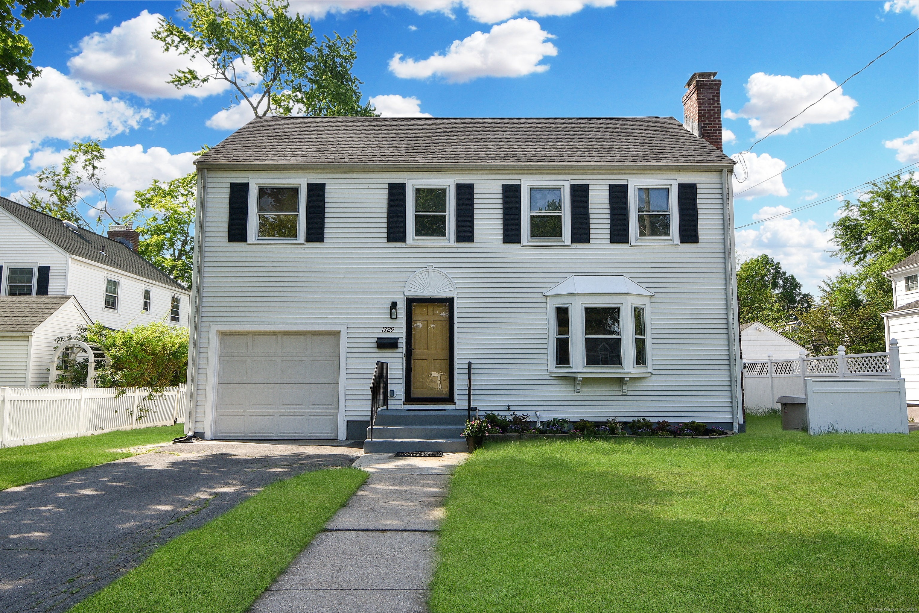 Rental Property at 1729 Boulevard, West Hartford, Connecticut - Bedrooms: 6 
Bathrooms: 4 
Rooms: 10  - $5,600 MO.