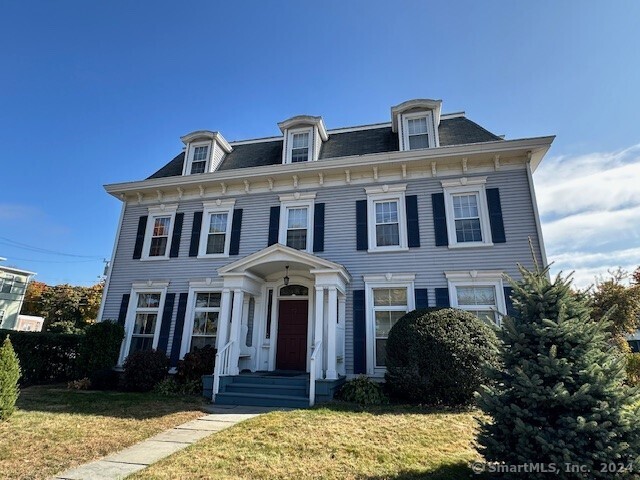 Rental Property at East Avenue 7, Norwalk, Connecticut - Bedrooms: 2 
Bathrooms: 1 
Rooms: 3  - $2,200 MO.