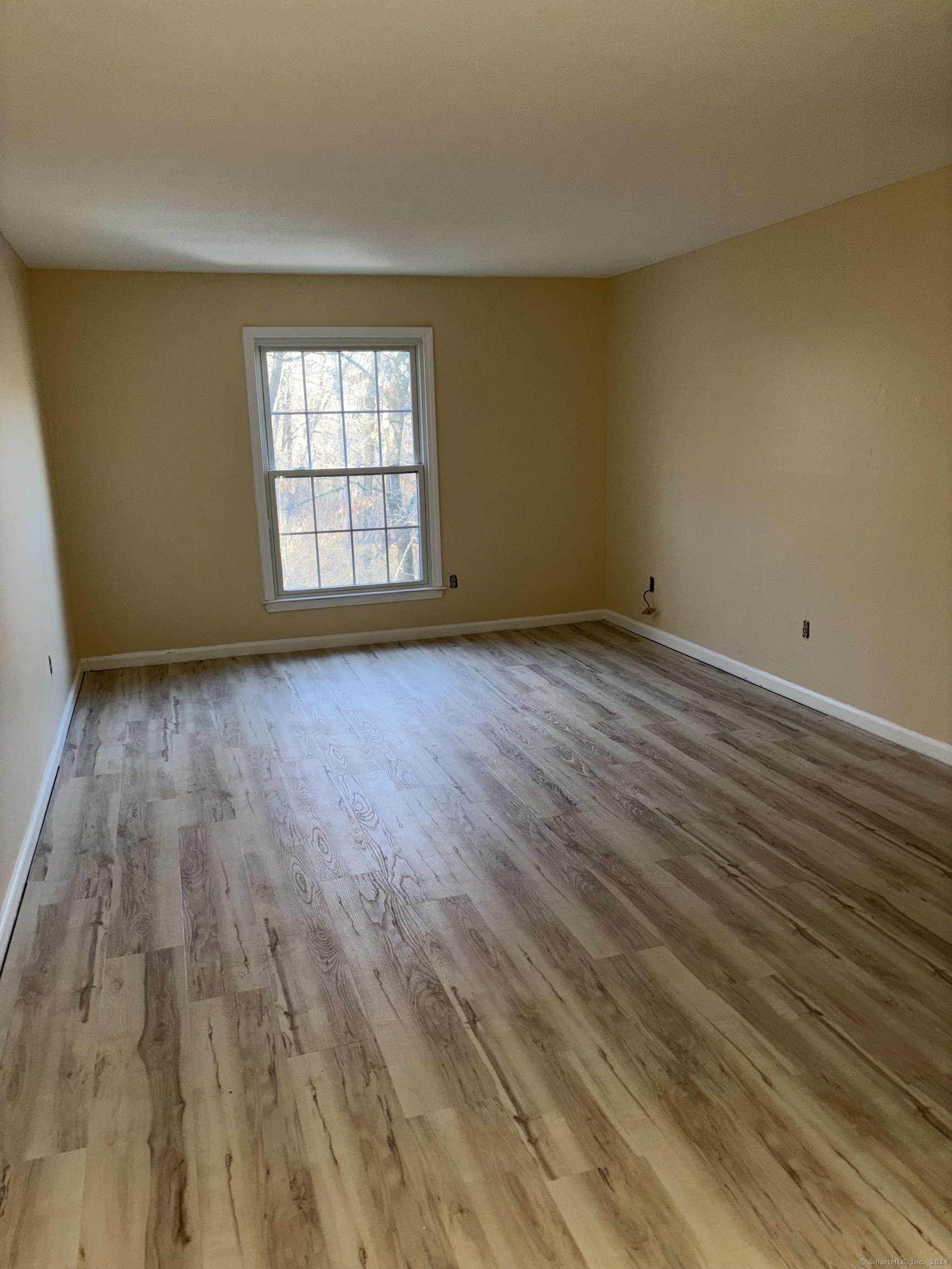 34 Padanaram Road 333, Danbury, Connecticut - 2 Bedrooms  
2 Bathrooms  
5 Rooms - 