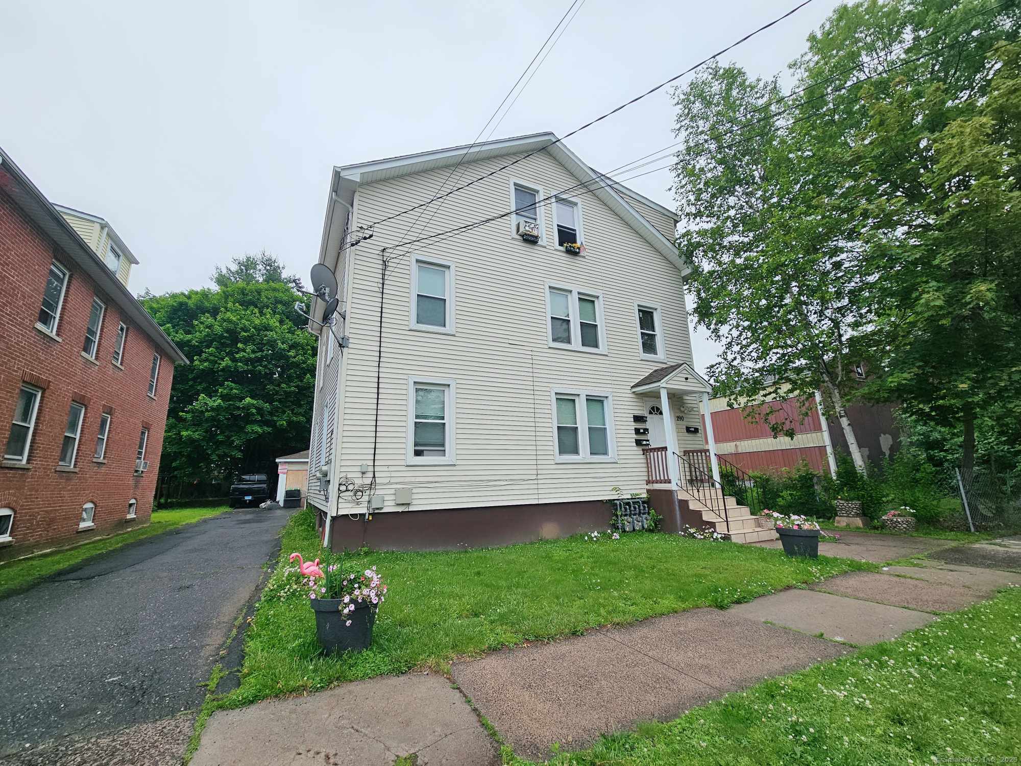 290 Lawlor Street