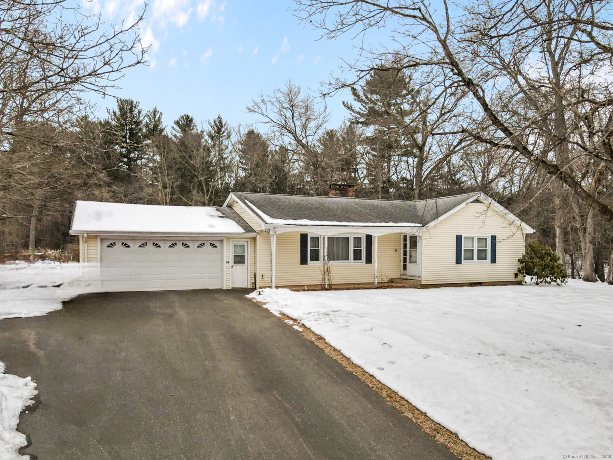 Rice Road, East Windsor, Connecticut - 3 Bedrooms  
2 Bathrooms  
6 Rooms - 