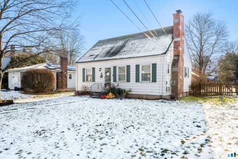Photo of 82 Washington Street, Manchester, CT 06042 (MLS # 24144265)