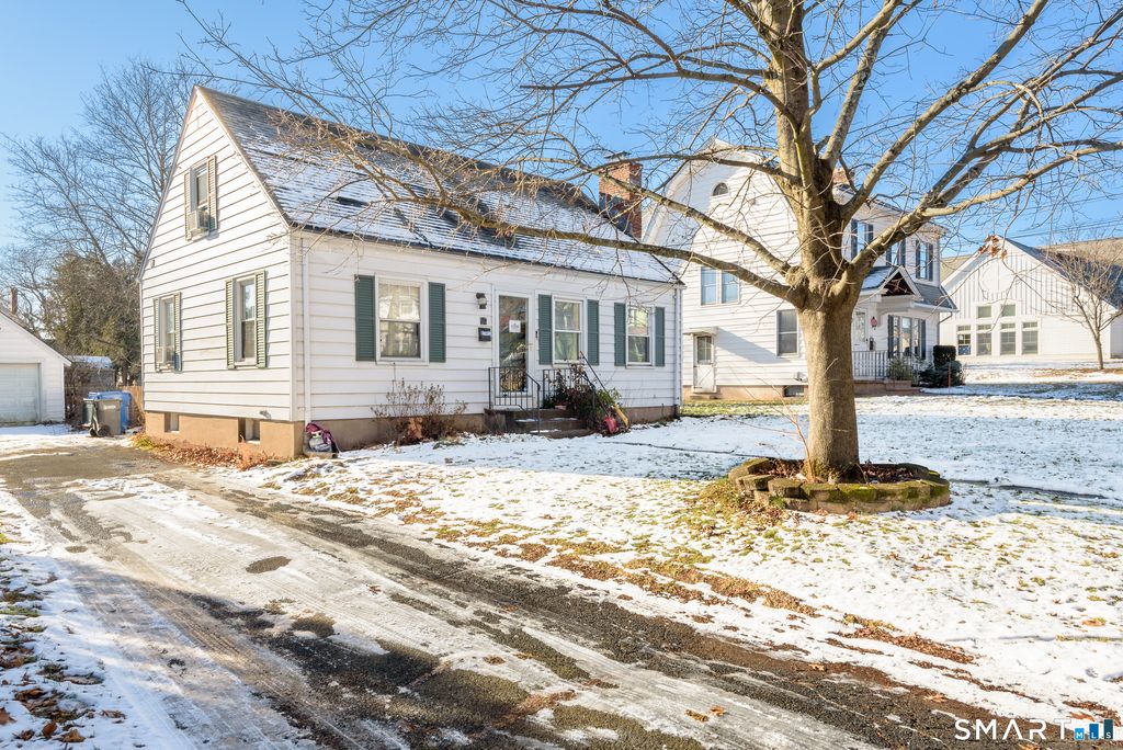 Photo of 82 Washington Street, Manchester, CT 06042 (MLS # 24144265)