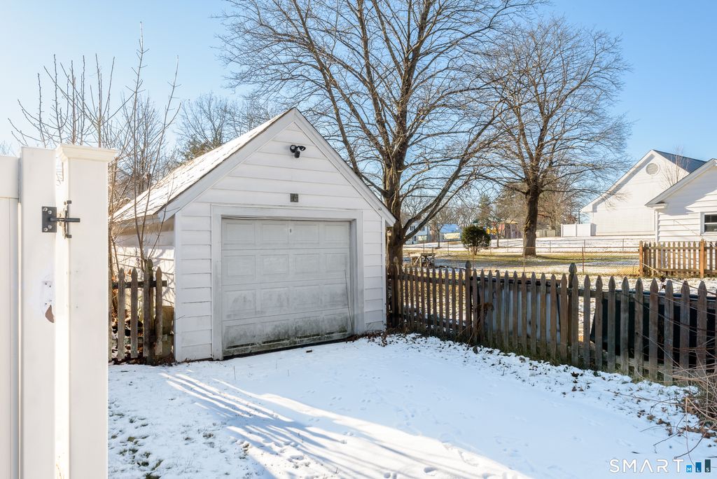 Photo of 82 Washington Street, Manchester, CT 06042 (MLS # 24144265)