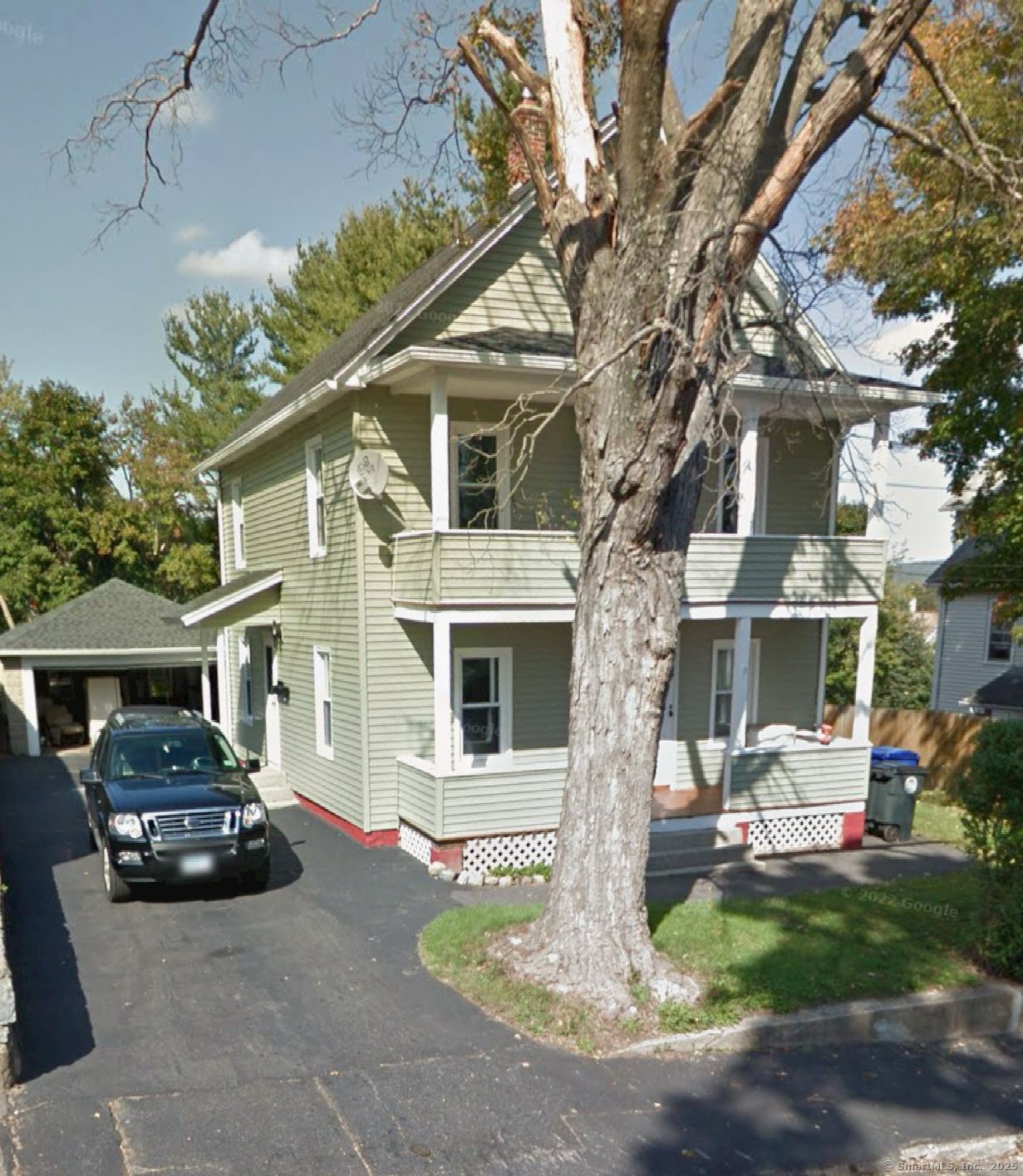 Roosevelt Avenue, Torrington, Connecticut - 5 Bedrooms  
2 Bathrooms  
9 Rooms - 