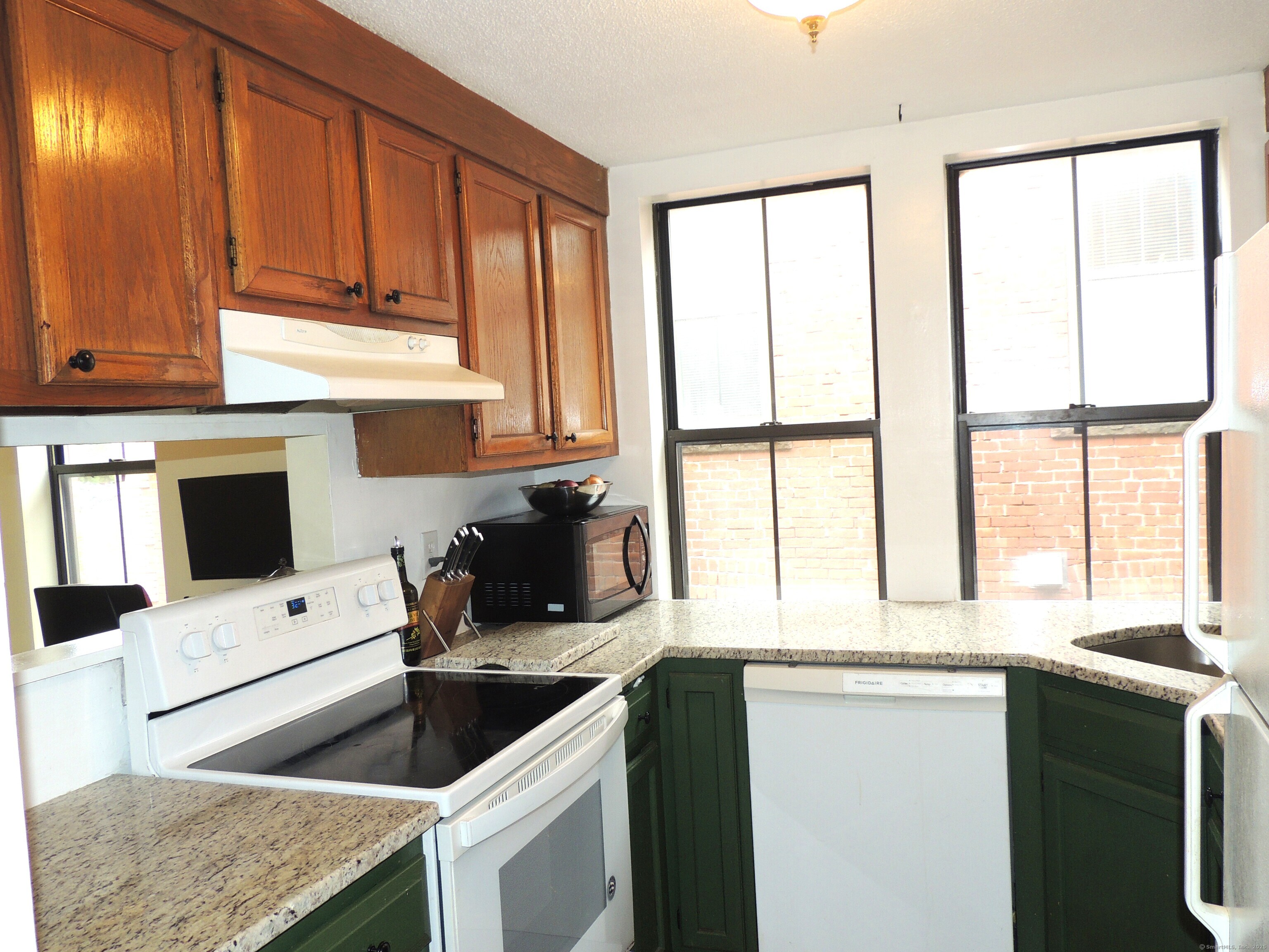 16 Essex Street #5F, Hartford, Connecticut image 2