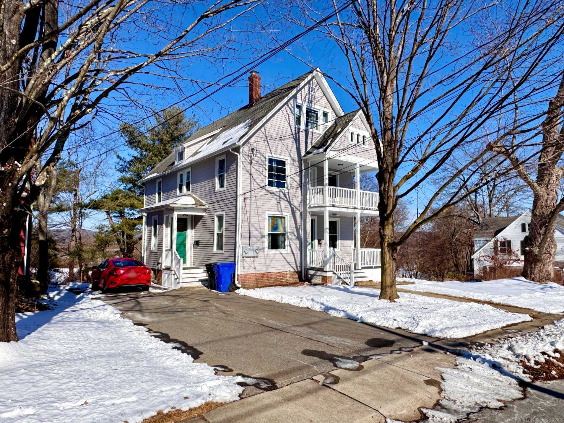 Blake Street U1, Torrington, Connecticut - 2 Bedrooms  
1 Bathrooms  
5 Rooms - 