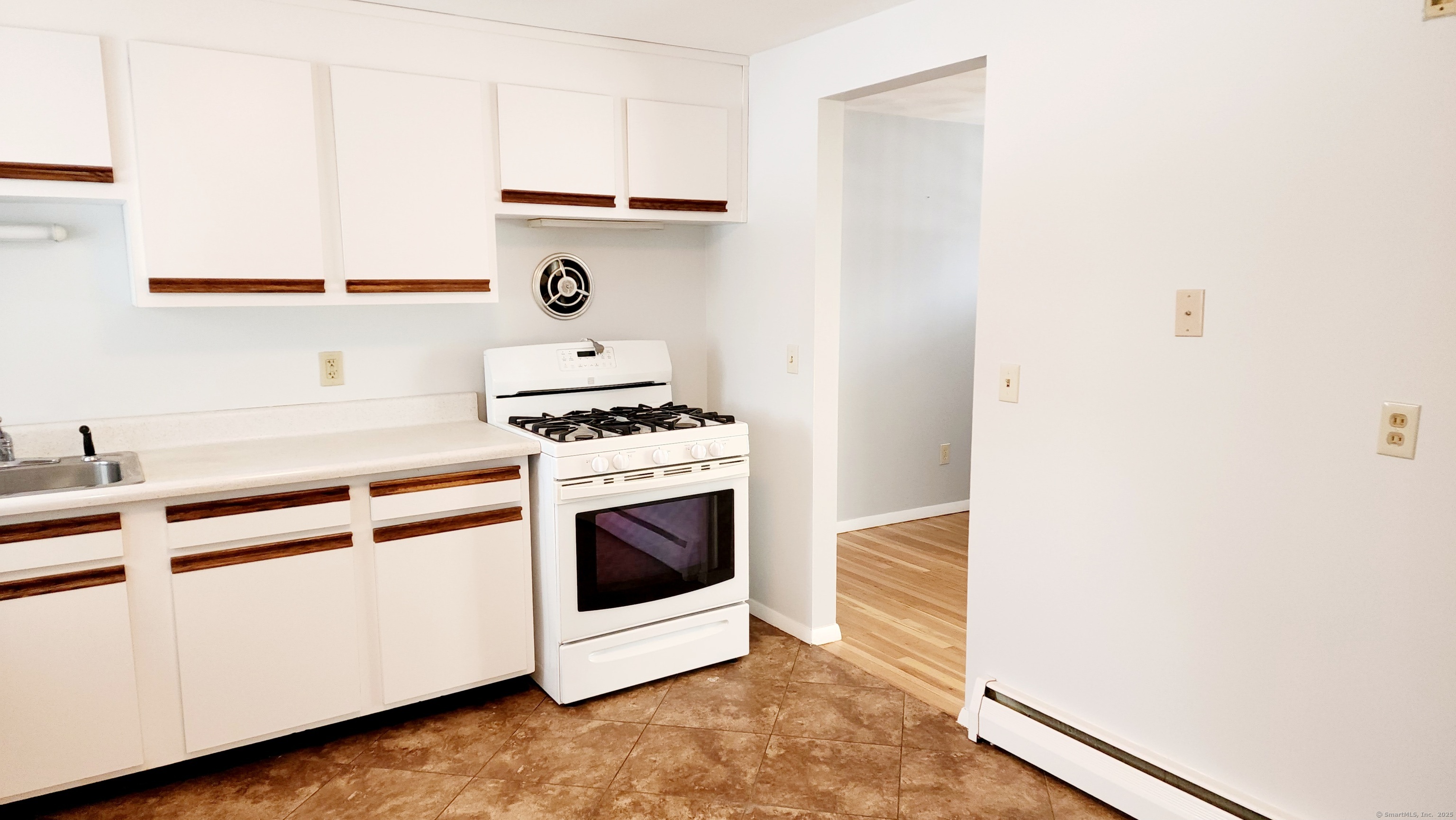 West Hartford, Connecticut 06110, United States, 3 Bedrooms Bedrooms, ,2 BathroomsBathrooms,Residential,Active,7024