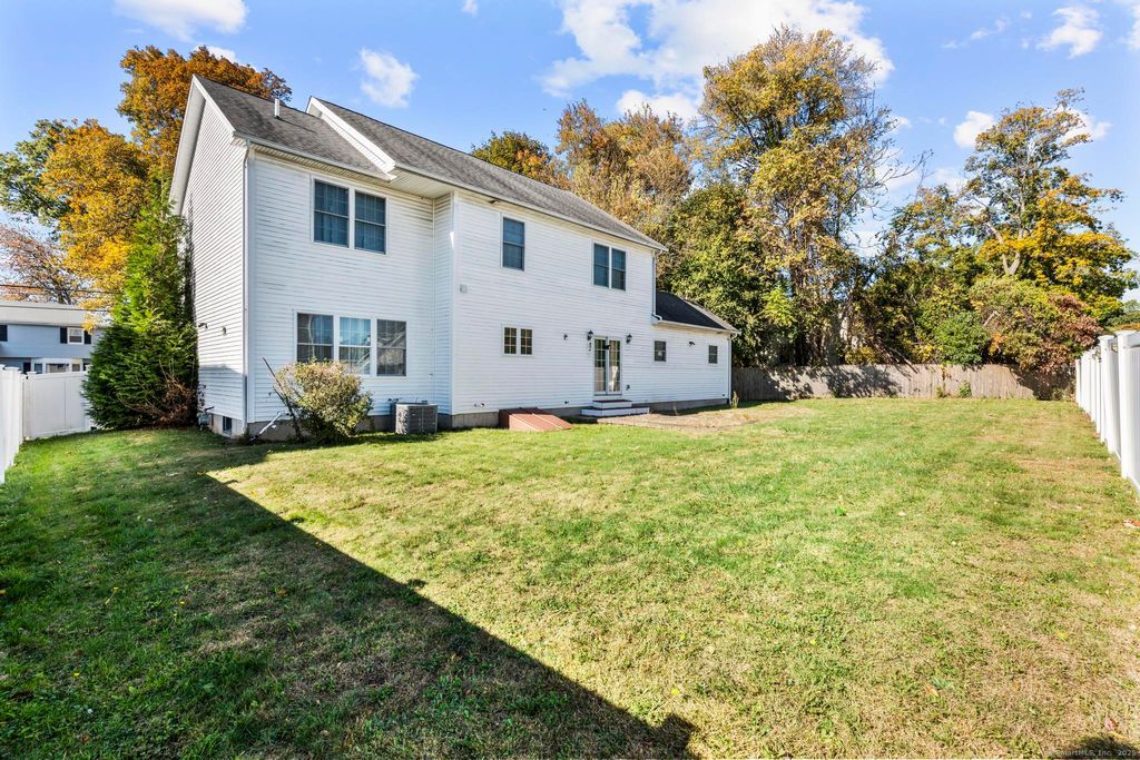 Photo of 240 Highland Avenue, Stratford, CT 06614 (MLS # 24135318)