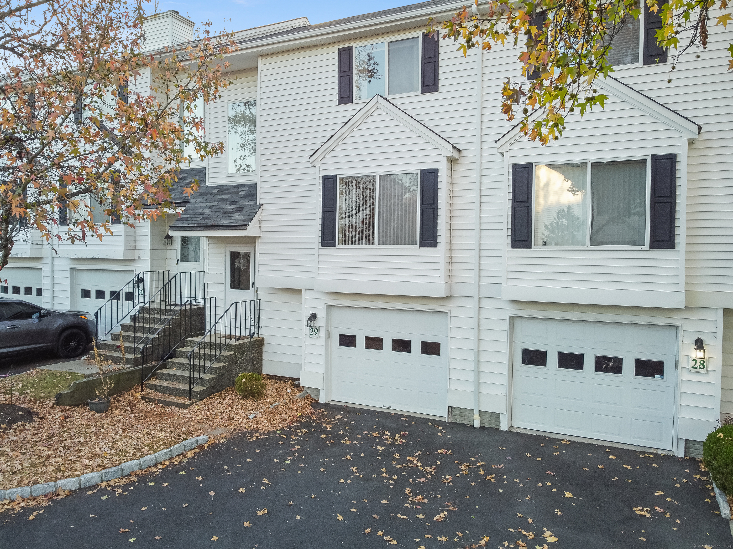 10 South Street 29, Danbury, Connecticut - 2 Bedrooms  
2 Bathrooms  
5 Rooms - 