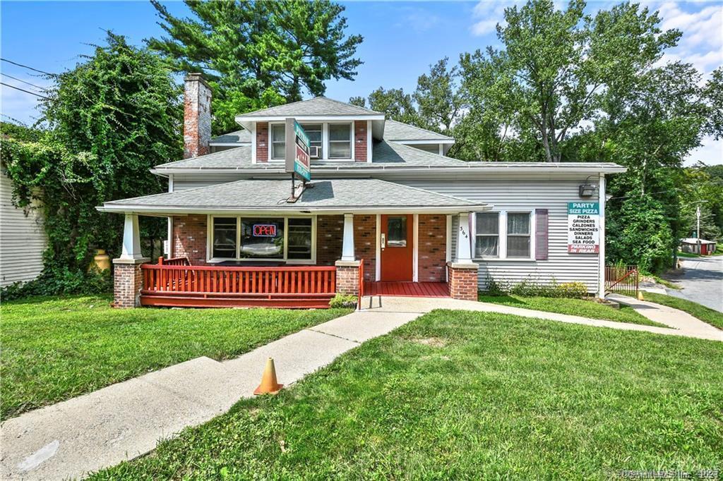 School St Street, Putnam, Connecticut - 2 Bedrooms  
2 Bathrooms  
6 Rooms - 