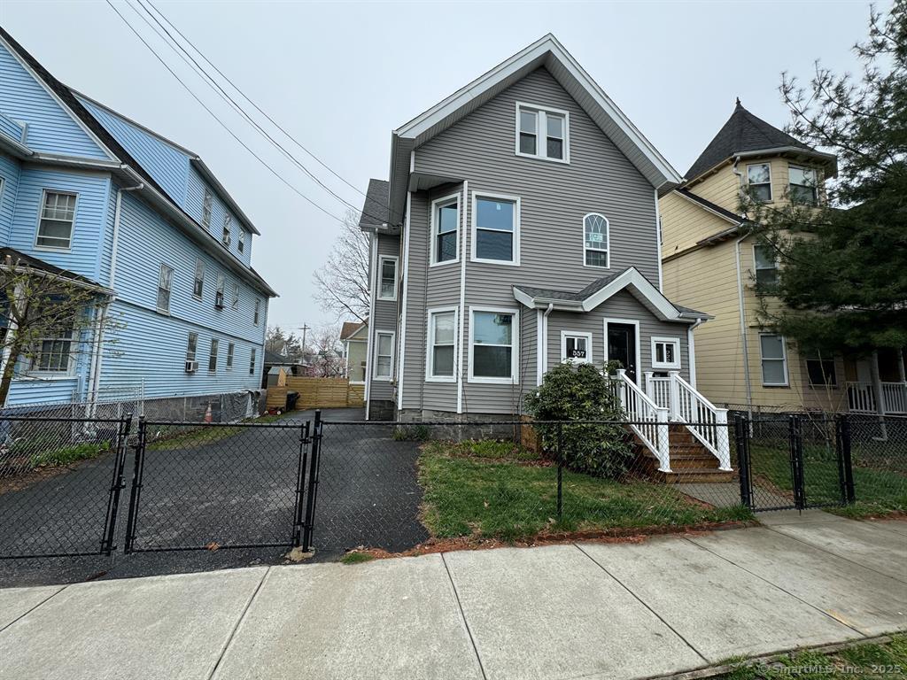 Rental Property at Colorado Avenue Second Flo, Bridgeport, Connecticut - Bedrooms: 3 
Bathrooms: 1 
Rooms: 5  - $2,600 MO.