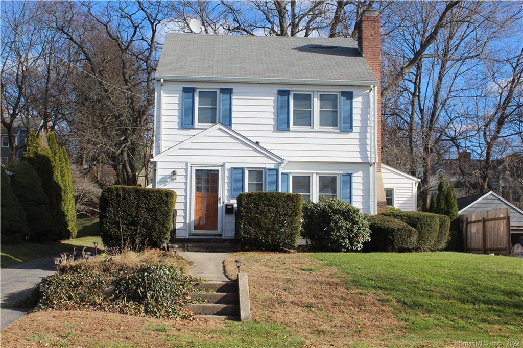 Ludlow Manor, Norwalk, Connecticut - 3 Bedrooms  
2 Bathrooms  
6 Rooms - 
