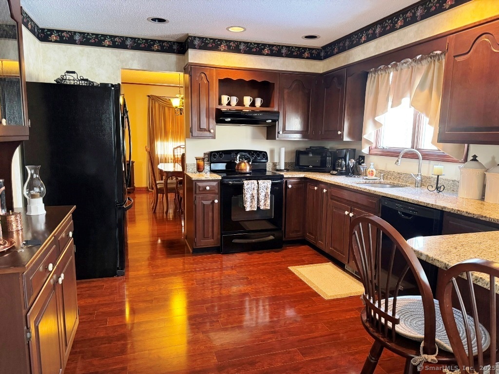 18 Brookwood Court, Prospect, Connecticut image 2