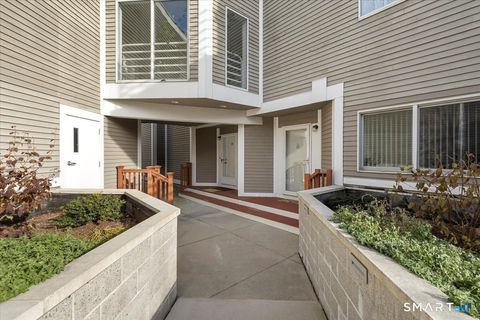 Tiny photo for 13 Harbour Close #13, New Haven, CT 06519 (MLS # 24164597)