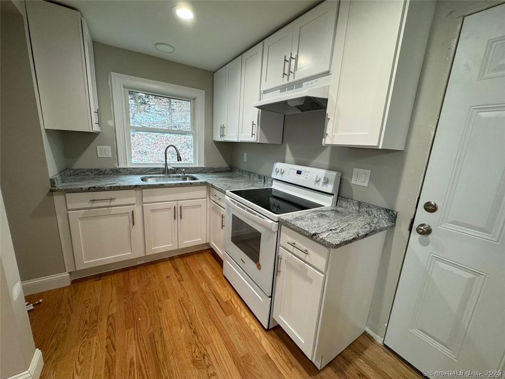 West Street 2nd Fl Rea, Bristol, Connecticut - 1 Bedrooms  
1 Bathrooms  
4 Rooms - 