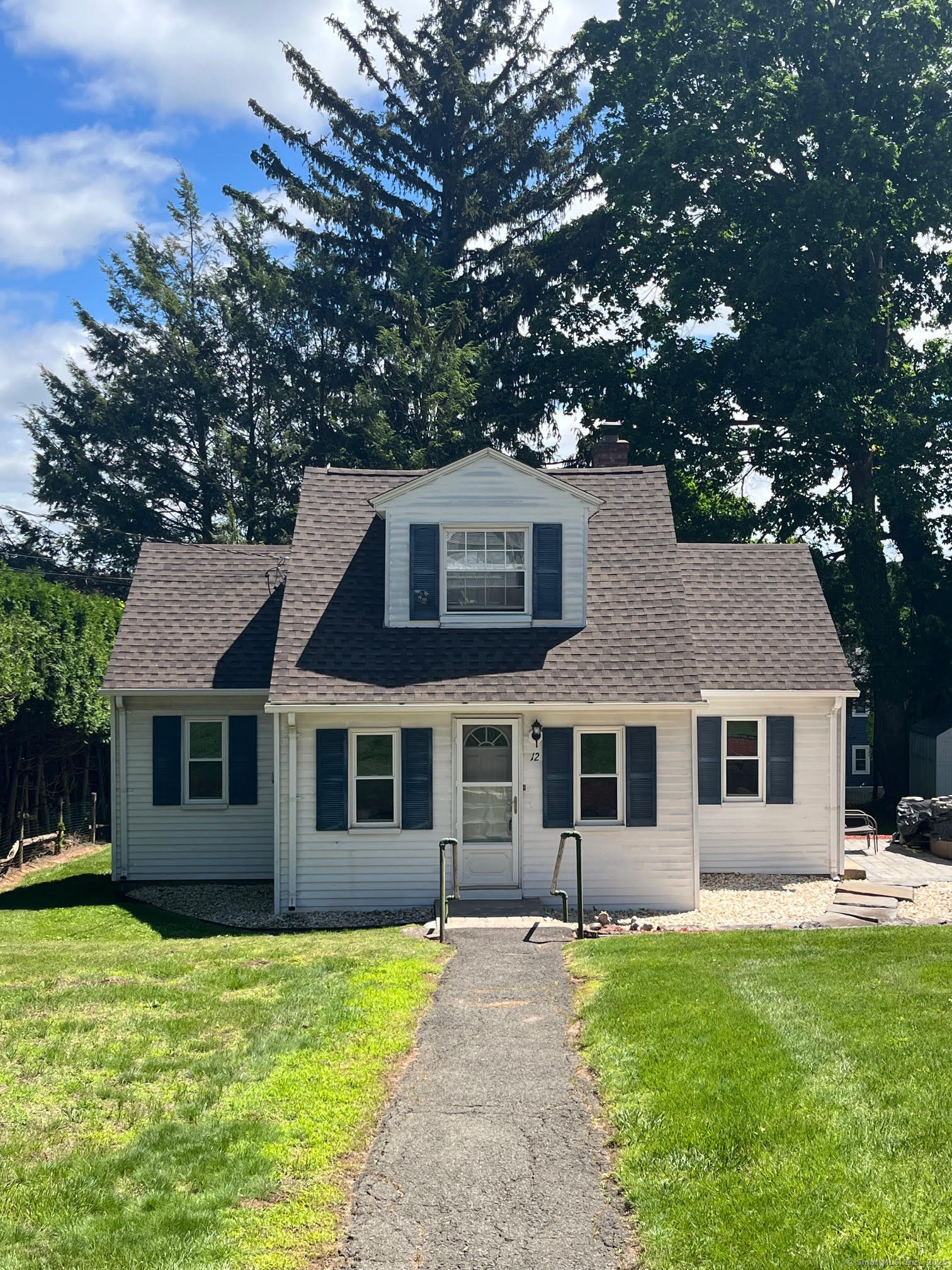 Property for Sale at Homecrest Street, Newington, Connecticut - Bedrooms: 2 
Bathrooms: 1 
Rooms: 5  - $305,000