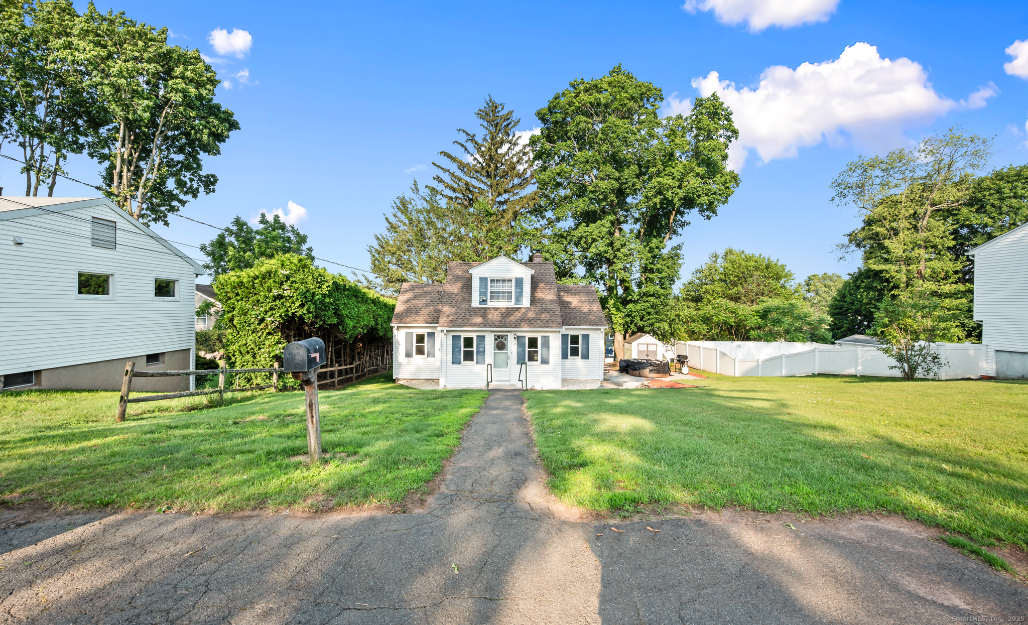 Property for Sale at Homecrest Street, Newington, Connecticut - Bedrooms: 2 
Bathrooms: 1 
Rooms: 5  - $305,000