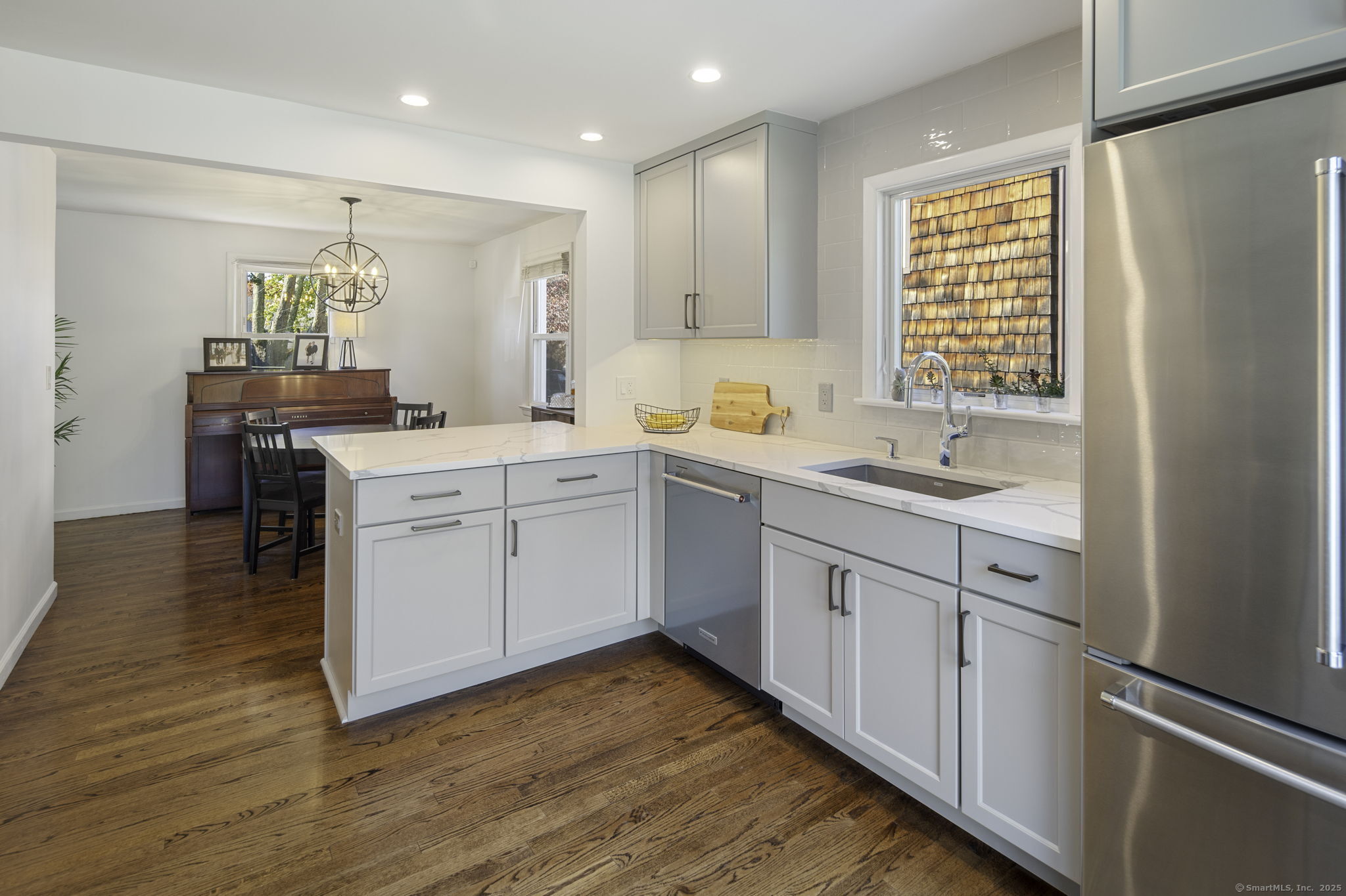 Norwalk, Connecticut 06851, United States, 3 Bedrooms Bedrooms, ,2 BathroomsBathrooms,Residential,Active,231976