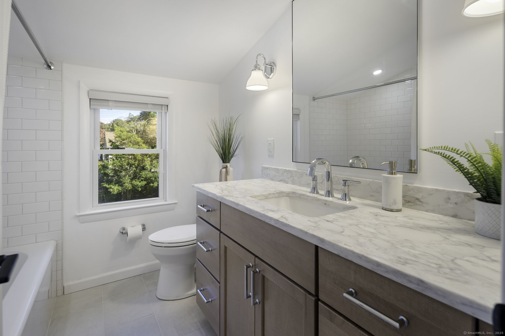 Norwalk, Connecticut 06851, United States, 3 Bedrooms Bedrooms, ,2 BathroomsBathrooms,Residential,Active,231976