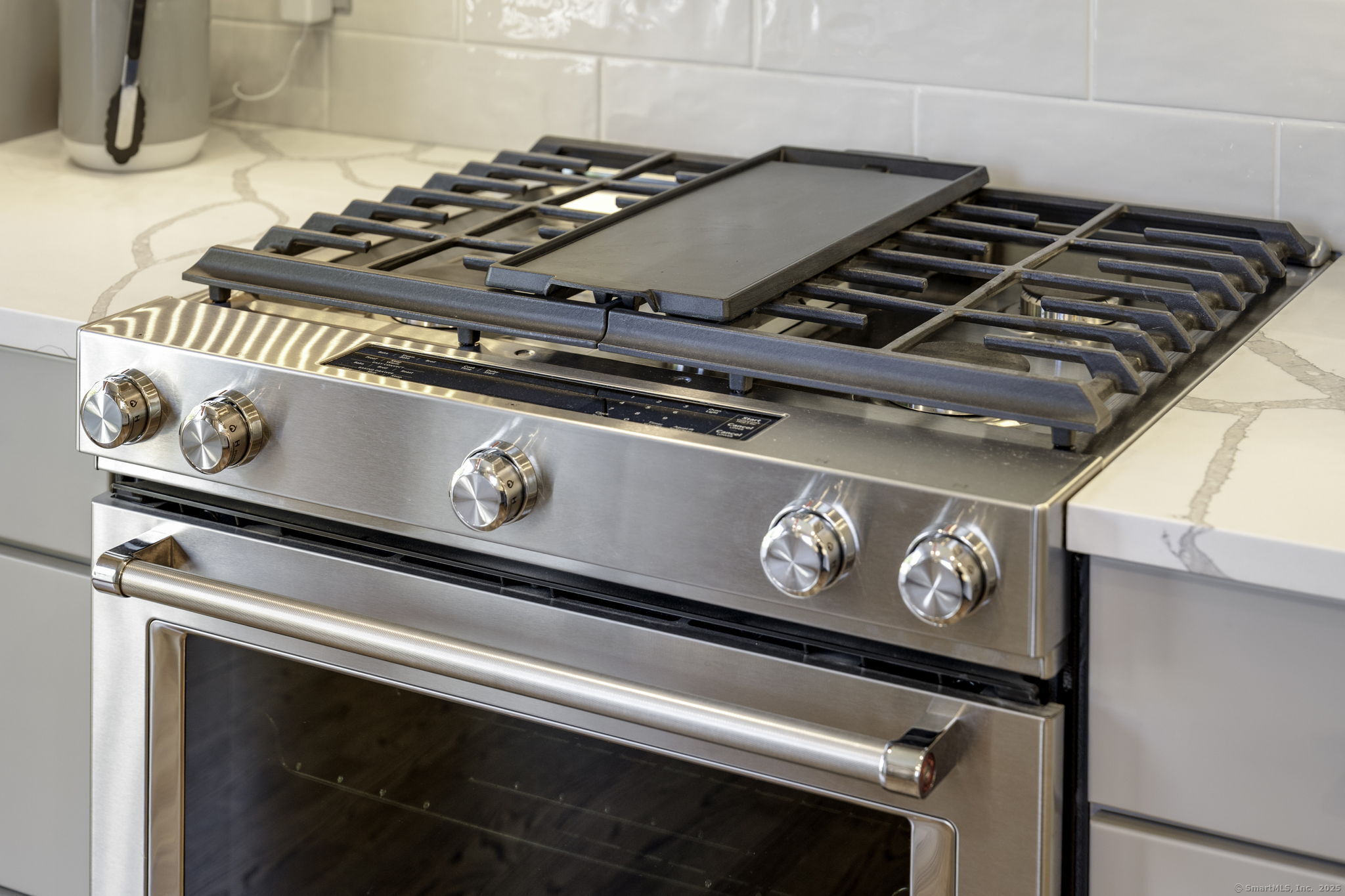 Norwalk, Connecticut 06851, United States, 3 Bedrooms Bedrooms, ,2 BathroomsBathrooms,Residential,Active,231976