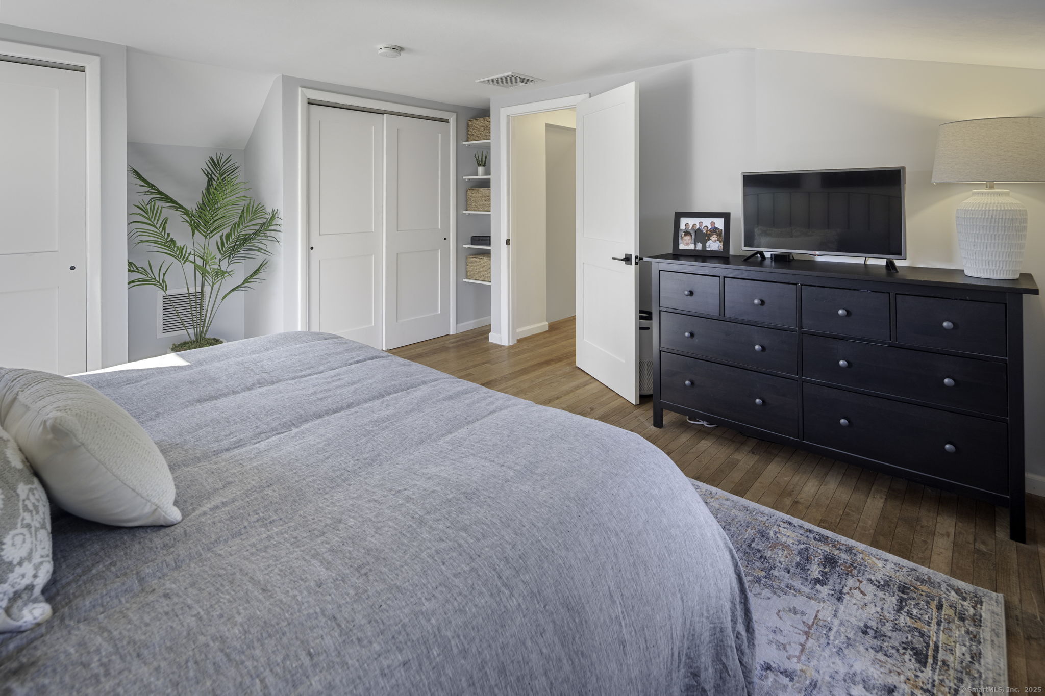 Norwalk, Connecticut 06851, United States, 3 Bedrooms Bedrooms, ,2 BathroomsBathrooms,Residential,Active,231976