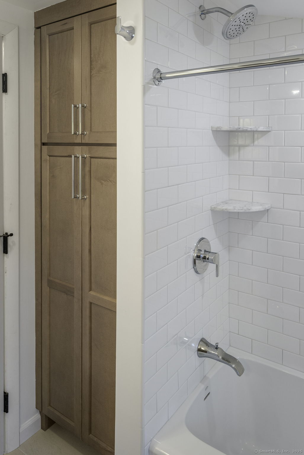 Norwalk, Connecticut 06851, United States, 3 Bedrooms Bedrooms, ,2 BathroomsBathrooms,Residential,Active,231976