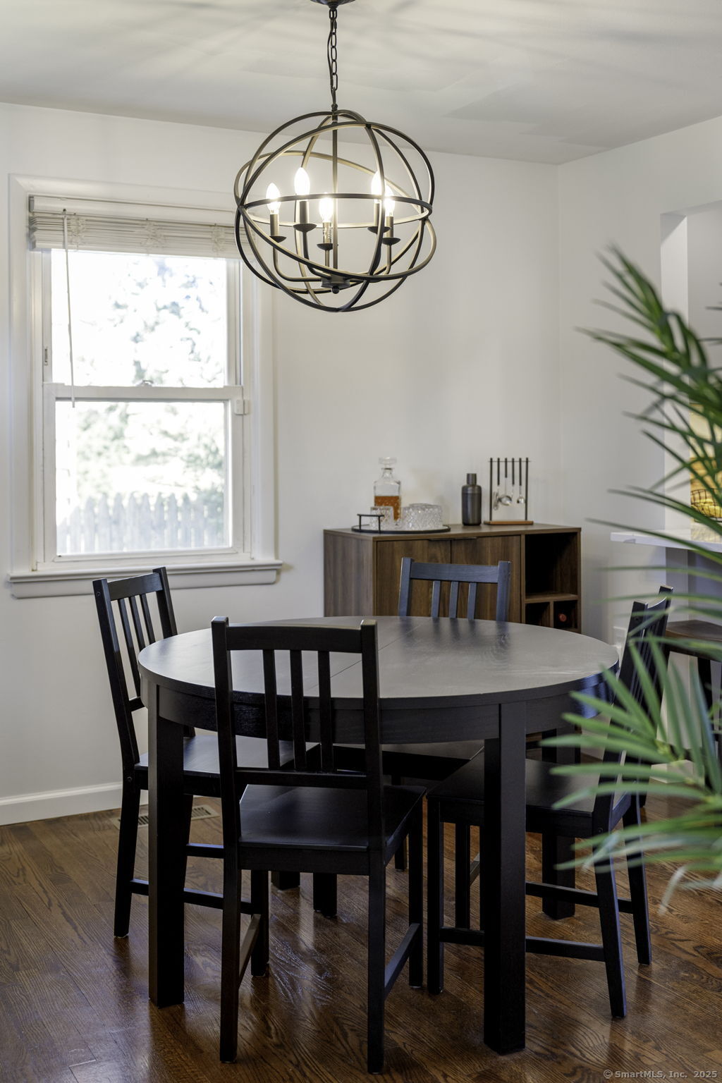 Norwalk, Connecticut 06851, United States, 3 Bedrooms Bedrooms, ,2 BathroomsBathrooms,Residential,Active,231976