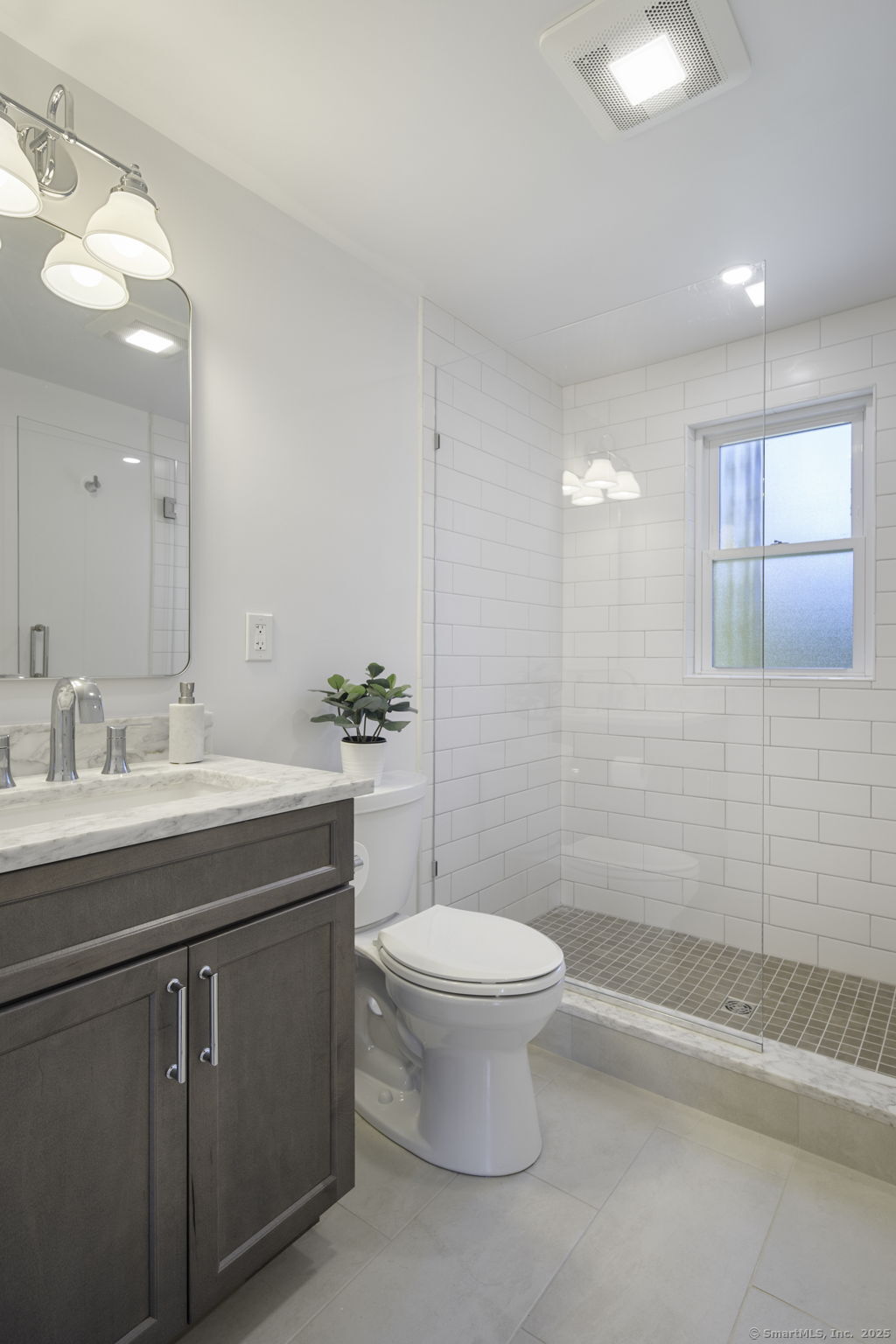 Norwalk, Connecticut 06851, United States, 3 Bedrooms Bedrooms, ,2 BathroomsBathrooms,Residential,Active,231976