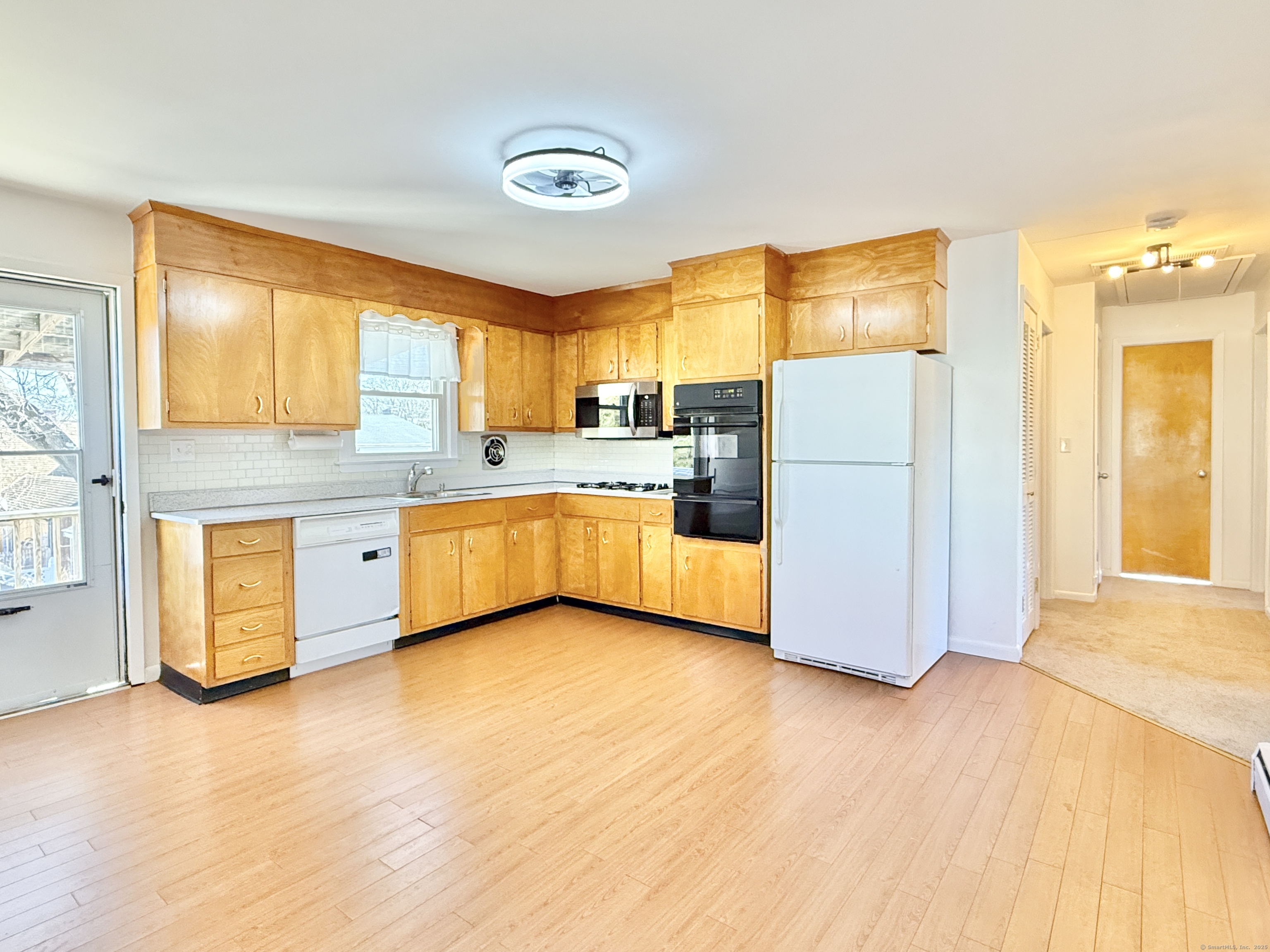 Stamford, Connecticut 06905, United States, 2 Bedrooms Bedrooms, ,1 BathroomBathrooms,Residential,Active,79067