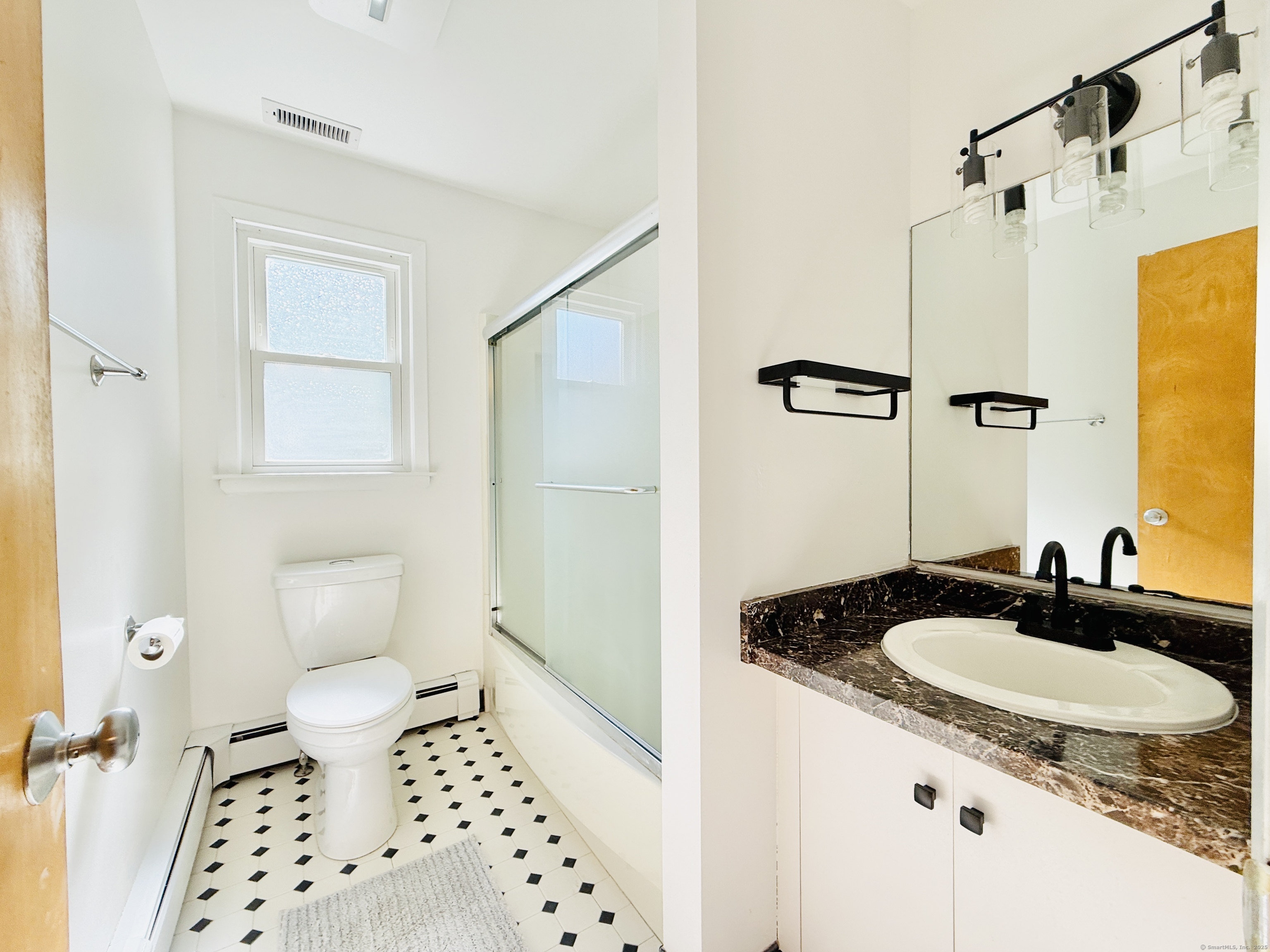 Stamford, Connecticut 06905, United States, 2 Bedrooms Bedrooms, ,1 BathroomBathrooms,Residential,Active,79067