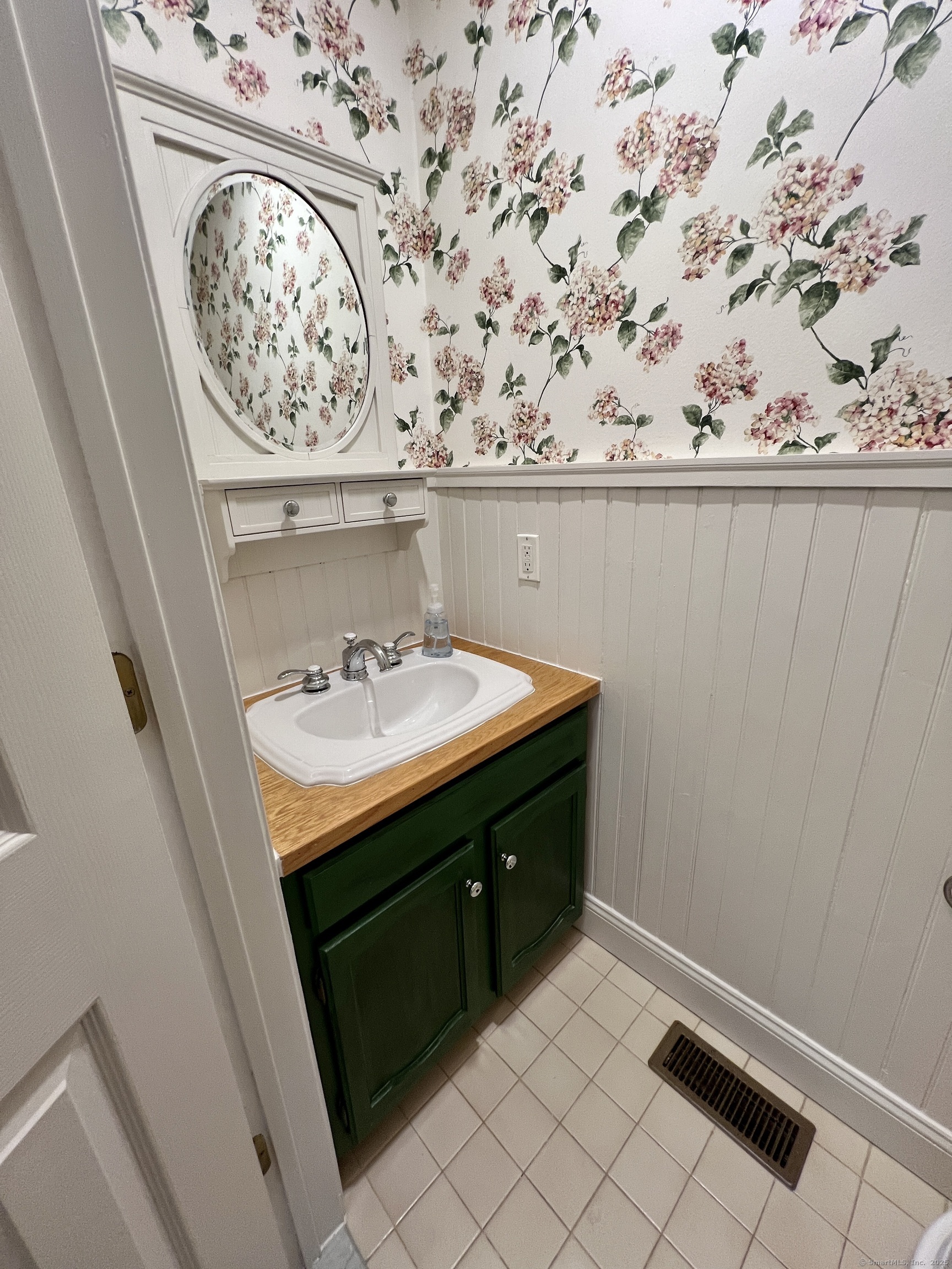 94 Berkshire Oval #94, Torrington, Connecticut image 7